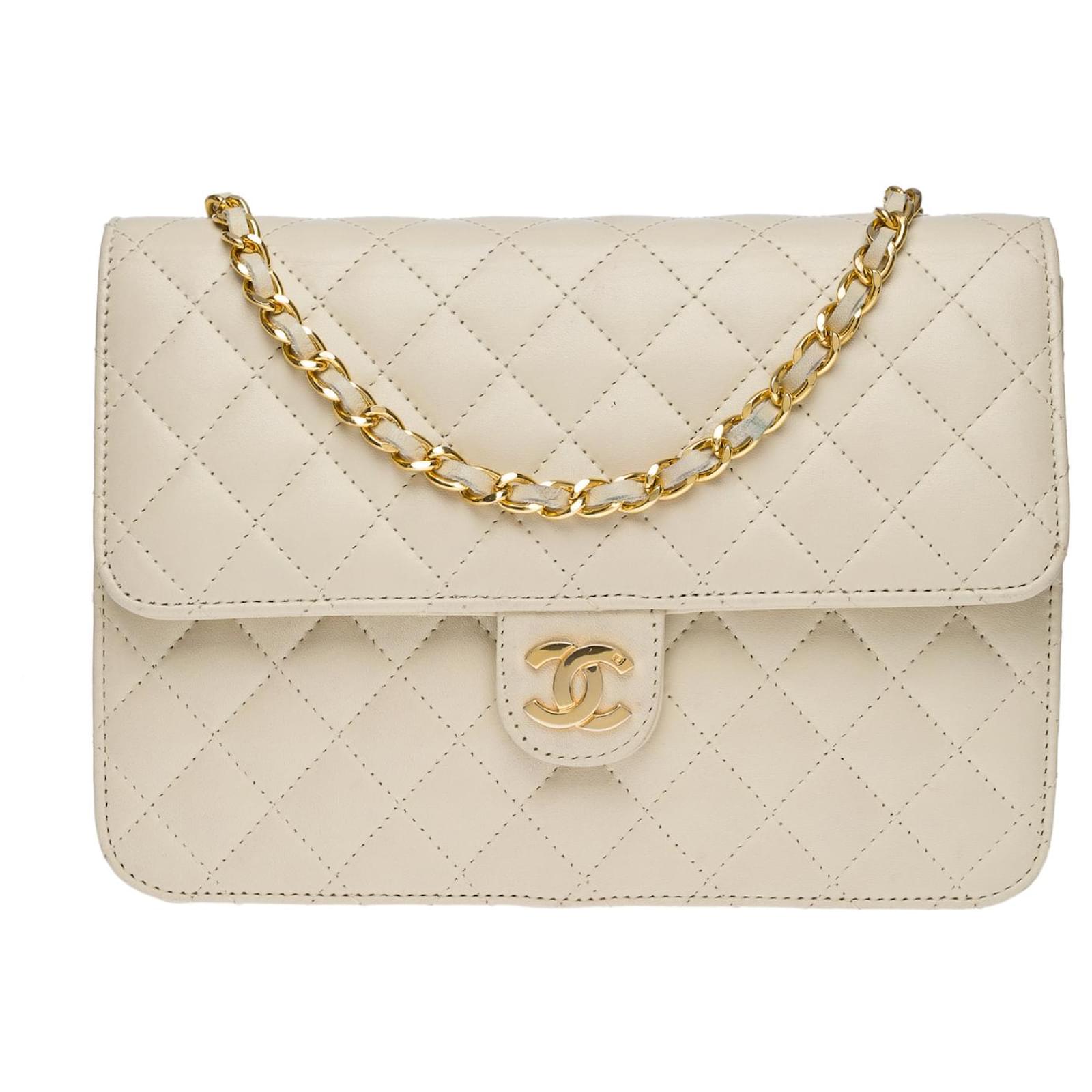 Very chic Chanel Classic flap bag in ecru quilted leather, garniture en  métal doré