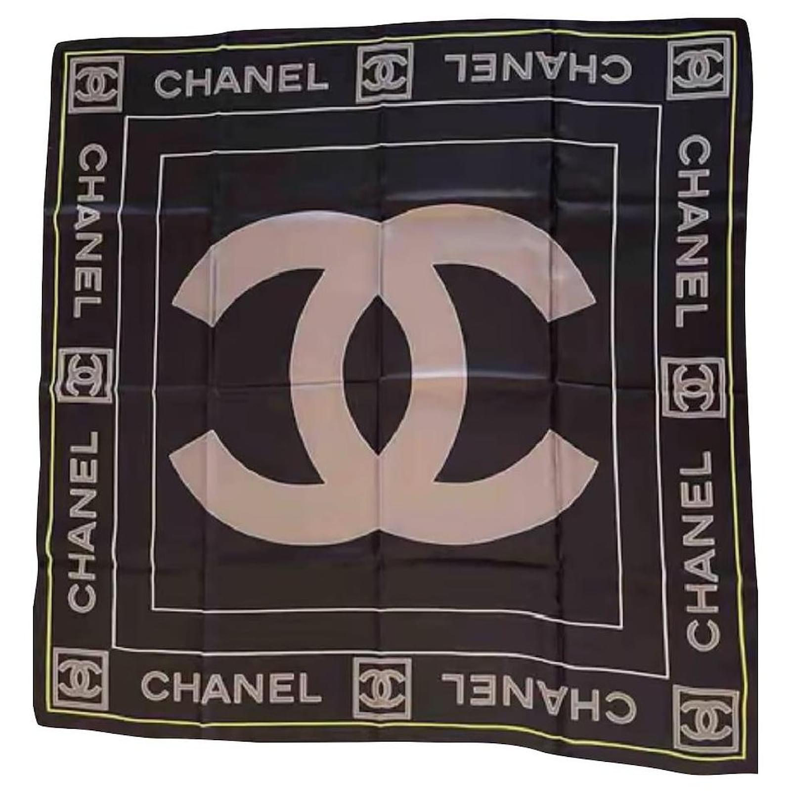 Chanel Scarves Black White Silk ref.626234 - Joli Closet