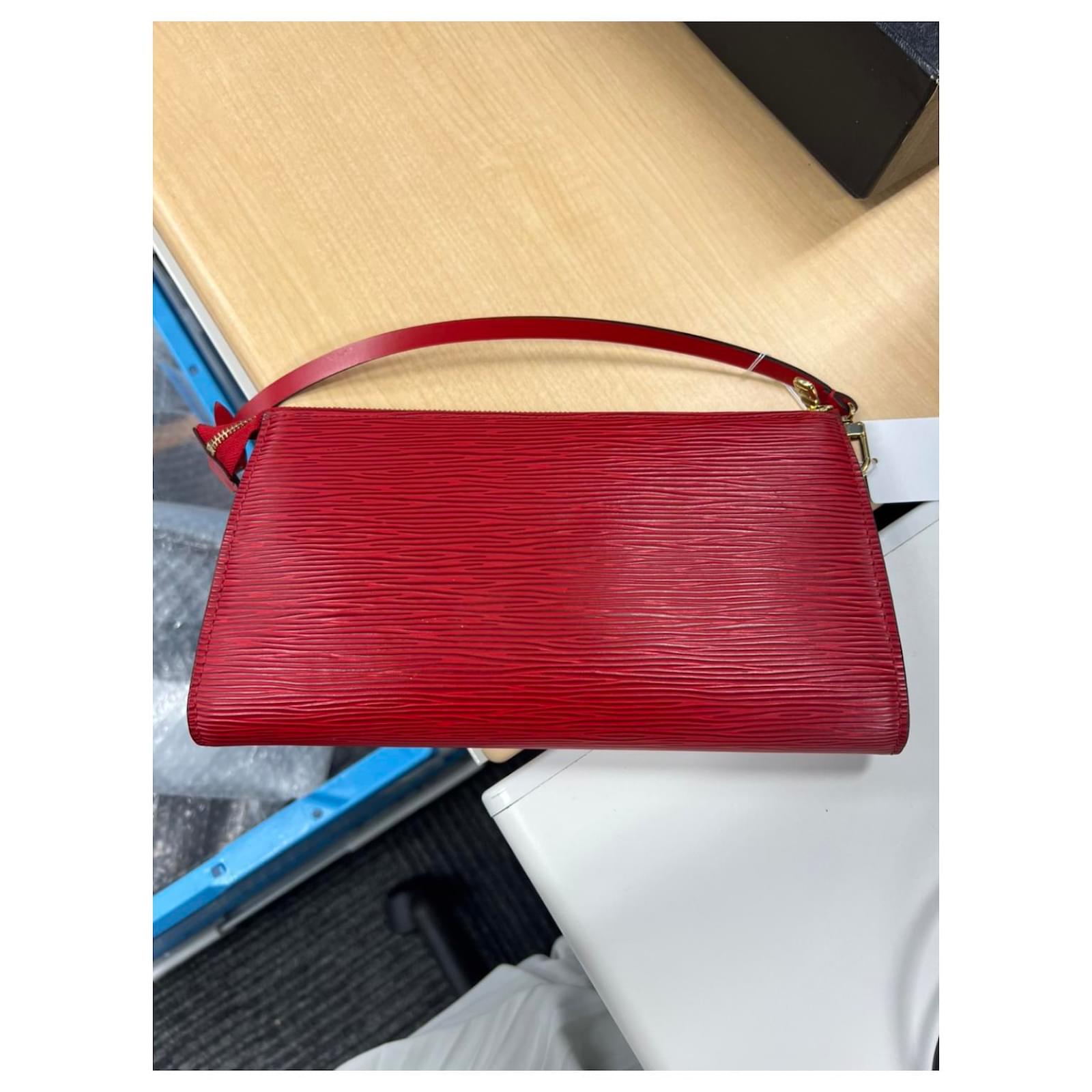 RvceShops Revival, Borsa Louis Vuitton Pochette accessoires in pelle Epi  rossa