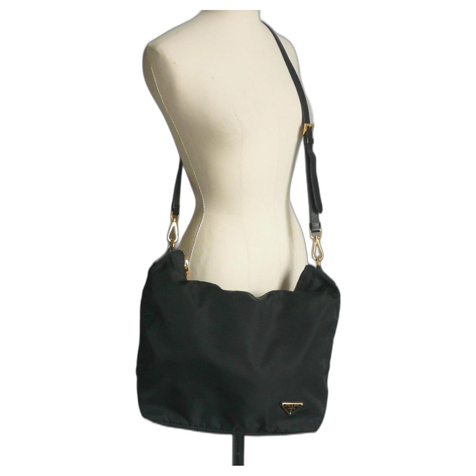 PRADA Messenger bag GM. Golden logo on the very good condition side Black  Nylon ref.628482 - Joli Closet