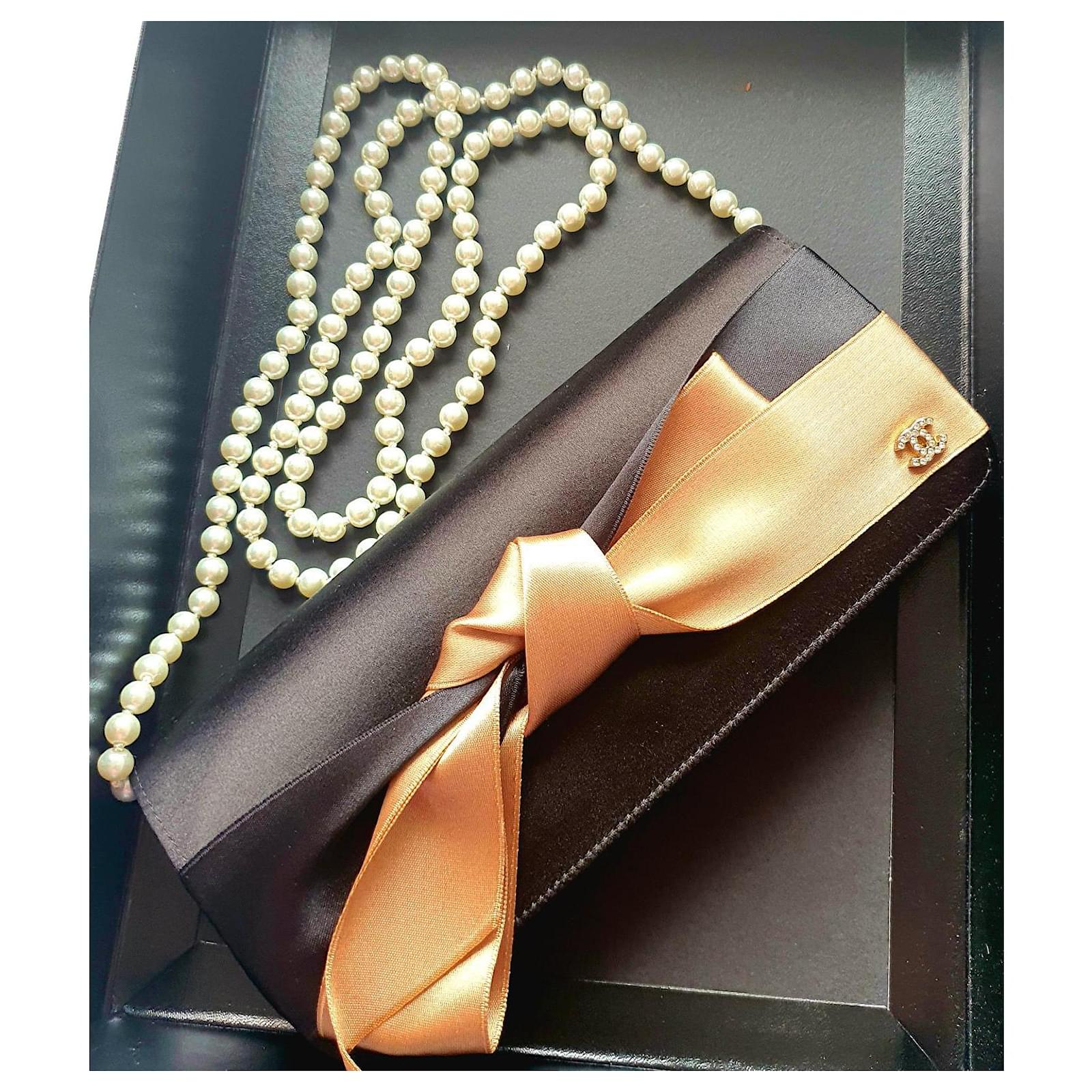 Chanel evening bag / clutch Black Beige Golden Hazelnut Polyester Satin  ref.629195 - Joli Closet