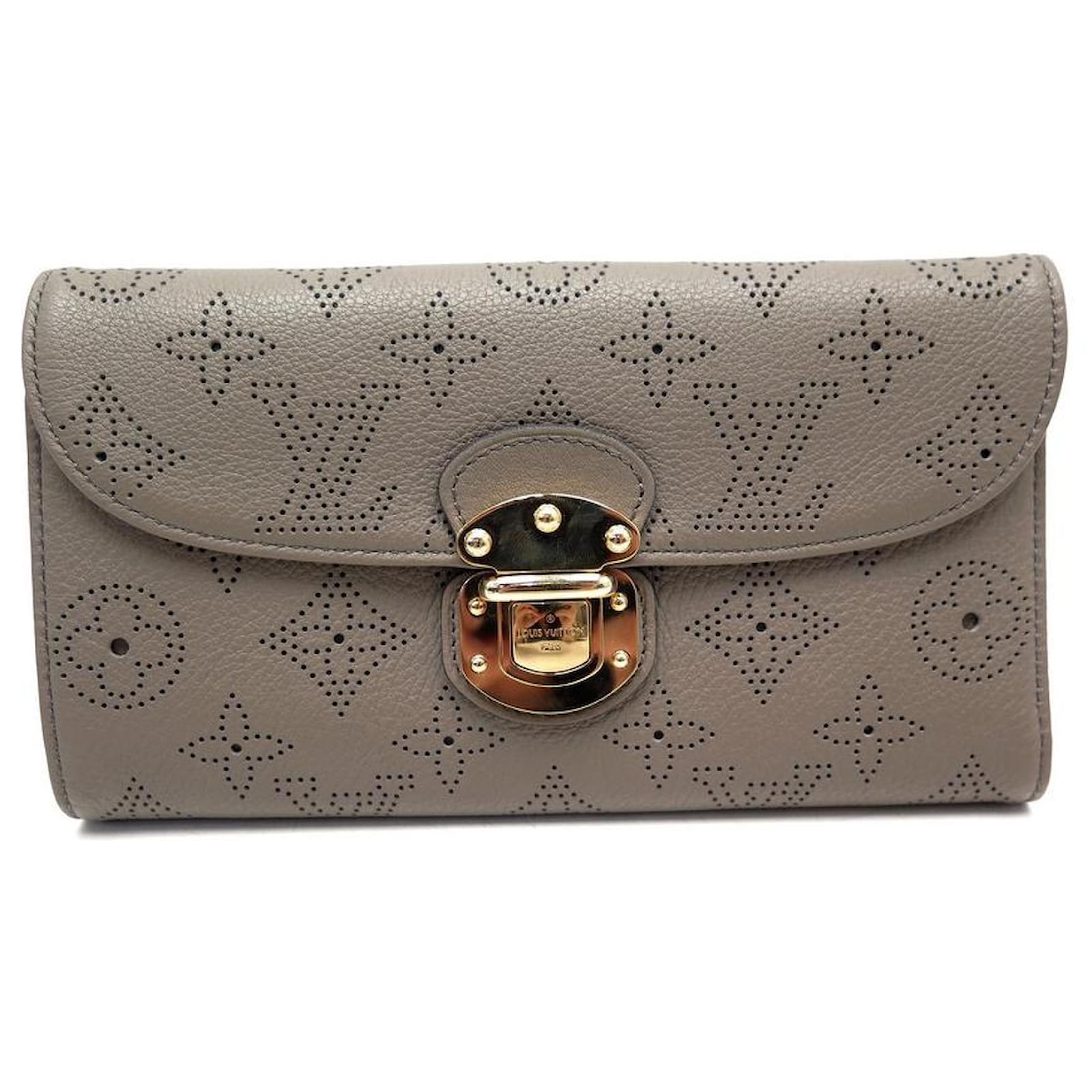 Louis Vuitton Mahina Leather Amelia Wallet