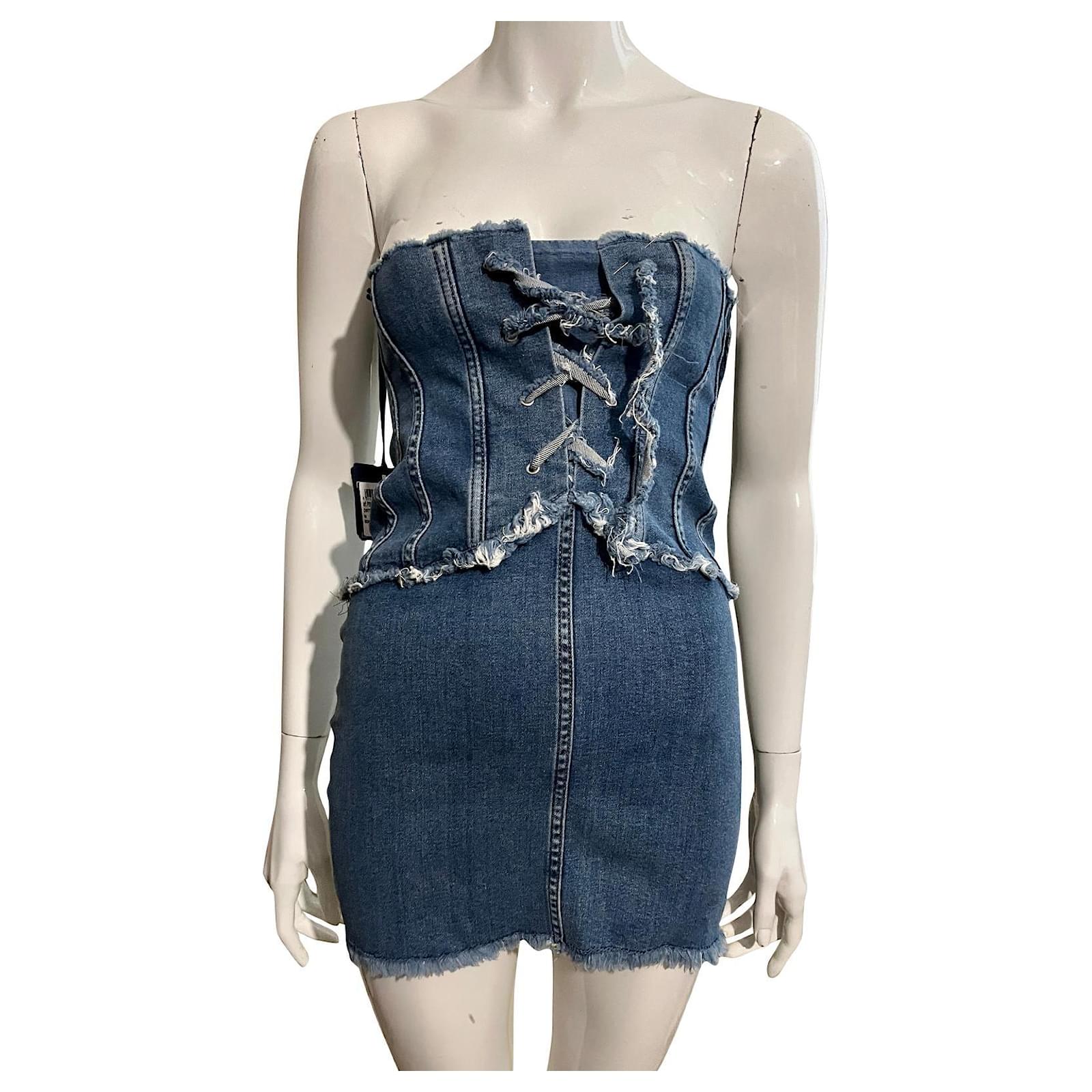 Jeans outfit donna 2023: con il corsetto di tendenza