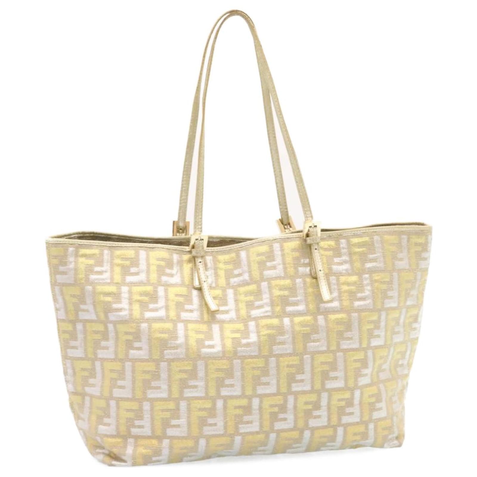 FENDI Zucca Canvas Tote Bag Beige Gold Auth am1694g Dore ref.633561 Joli Closet