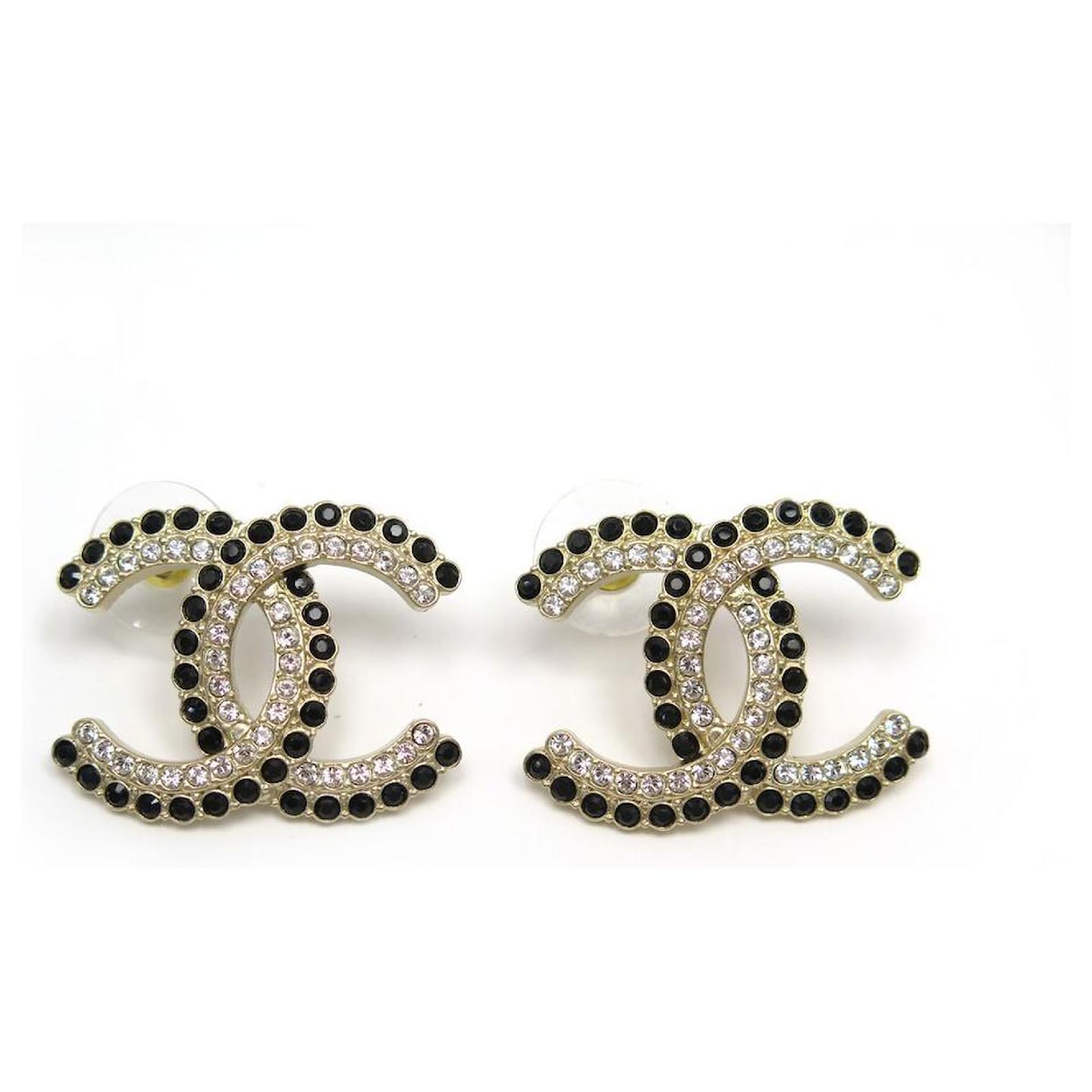 NEW EARRINGS CHANEL LOGO CC lined ROW BLACK & WHITE STRASS