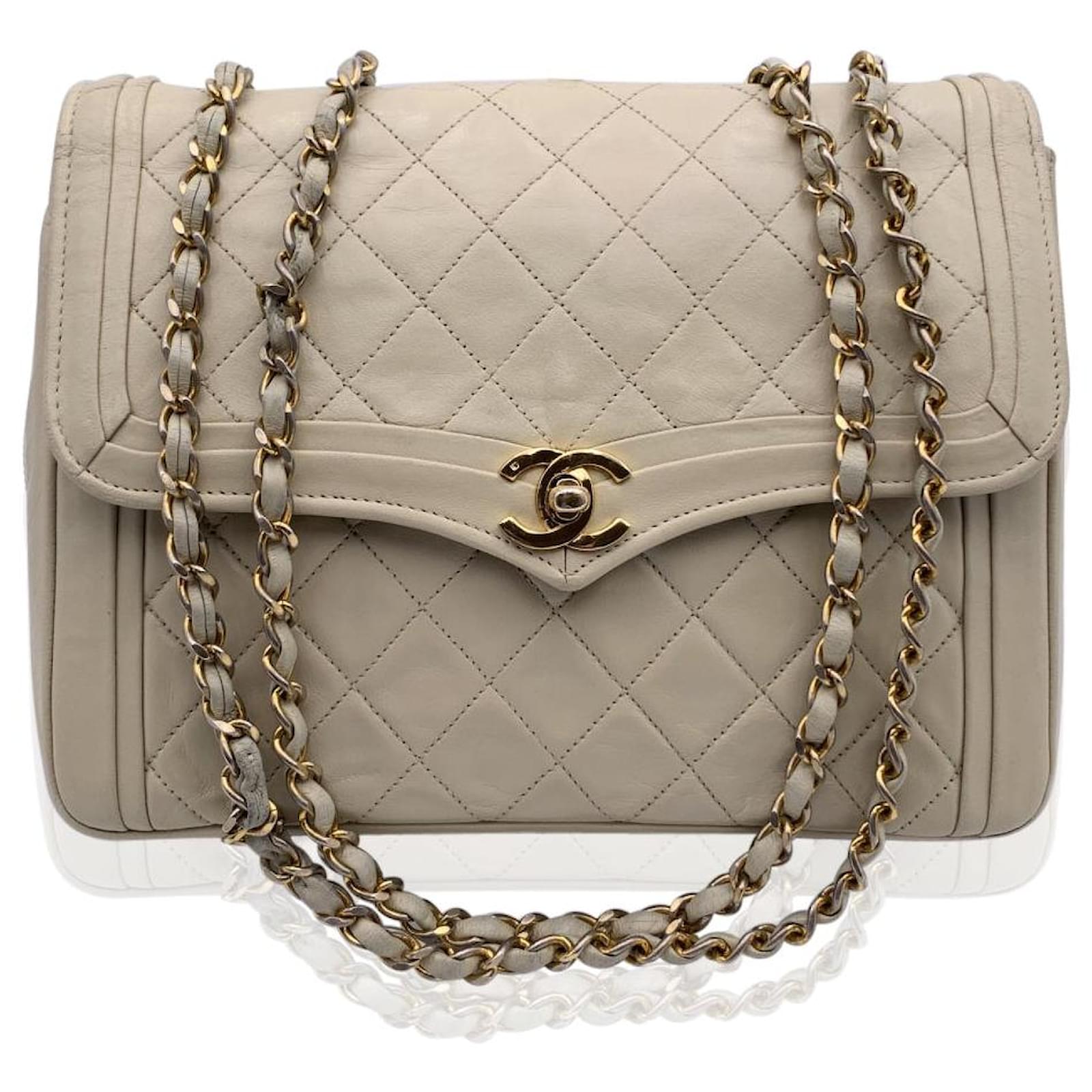 Chanel Vintage Beige Quilted Leather Crossbody Bag Smooth Trim ref.636950 -  Joli Closet