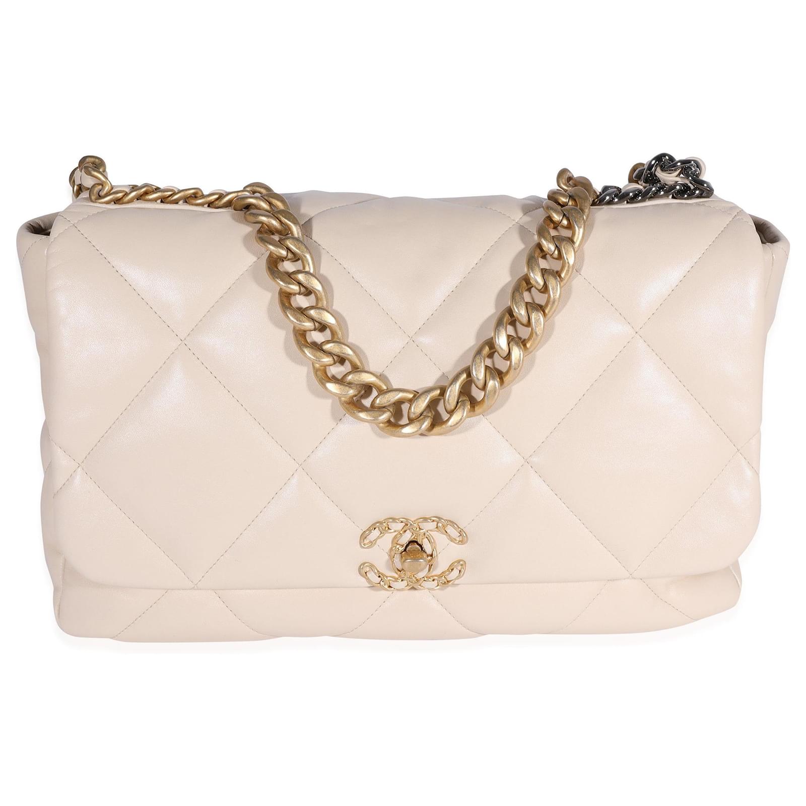 CHANEL beige quilted lambskin 19 Maxi Flap Bag Flesh ref.639489