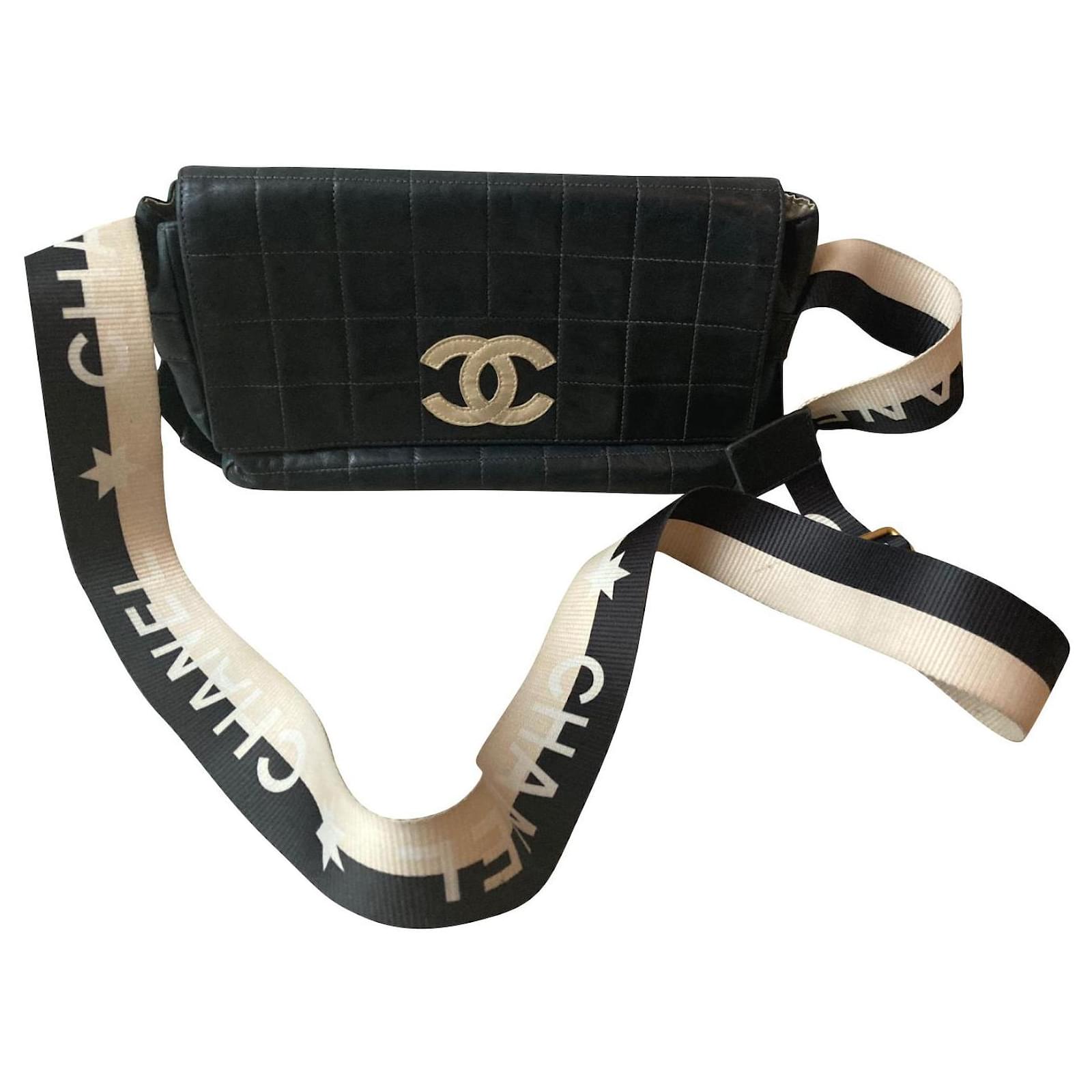 Chanel Handbags Black Leather ref.640388 - Joli Closet