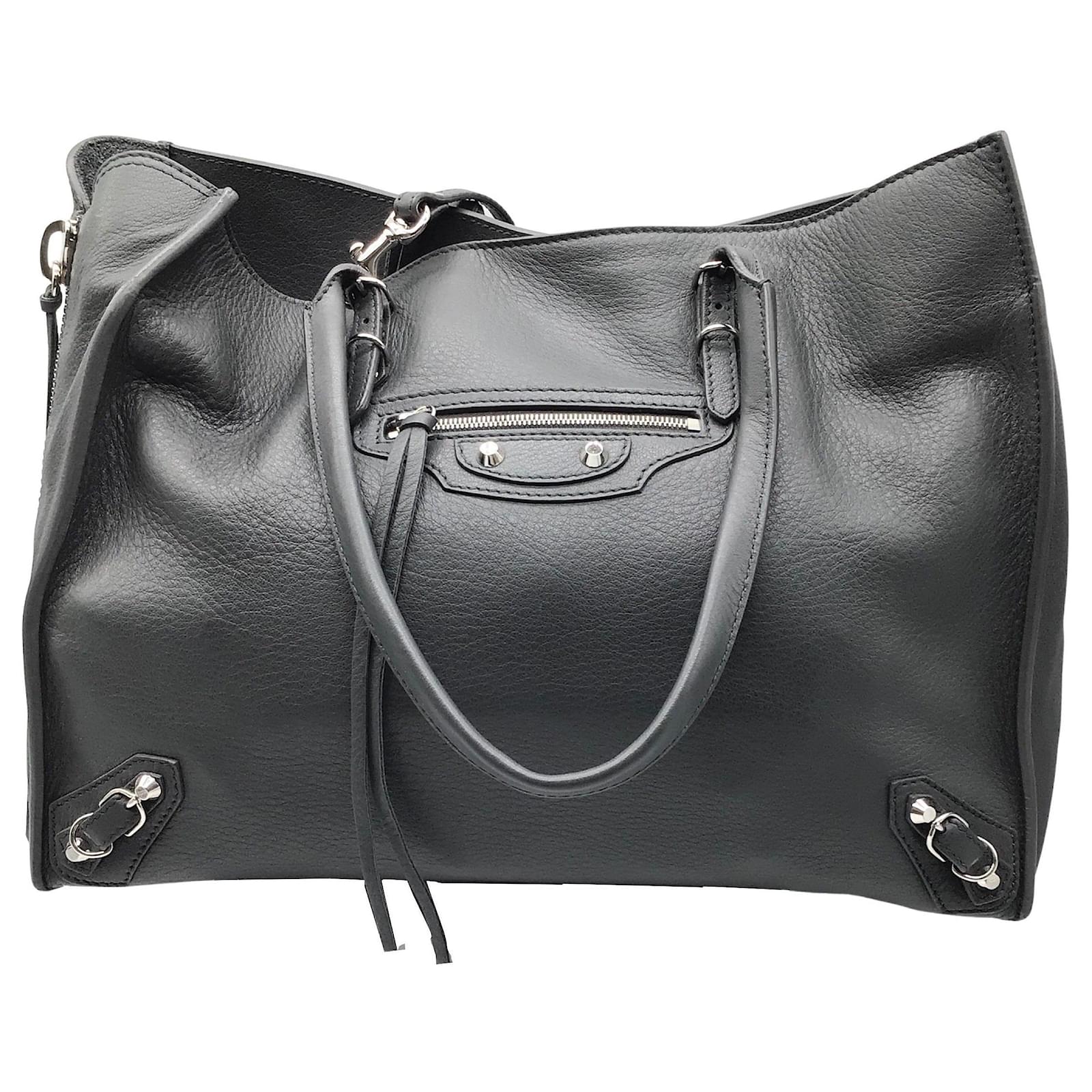 Balenciaga Papier B4 Zip Around Classic Studs Grey / Gris Fossile Leather  Shoulder Bag Black ref.641294 - Joli Closet