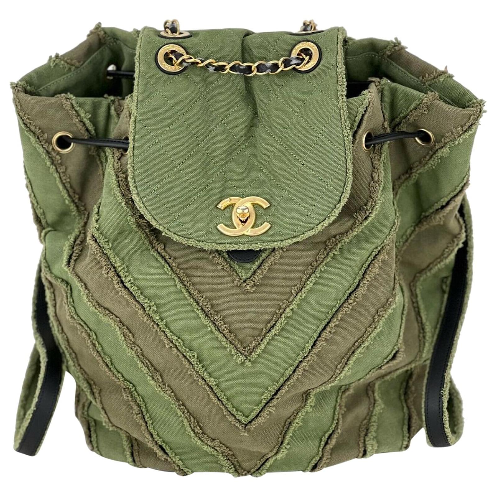 Chanel Chanel Backpack Canvas Chevron Cuba Patchwork Khaki Green Backpack  B489 Auth Leather ref.641315 - Joli Closet