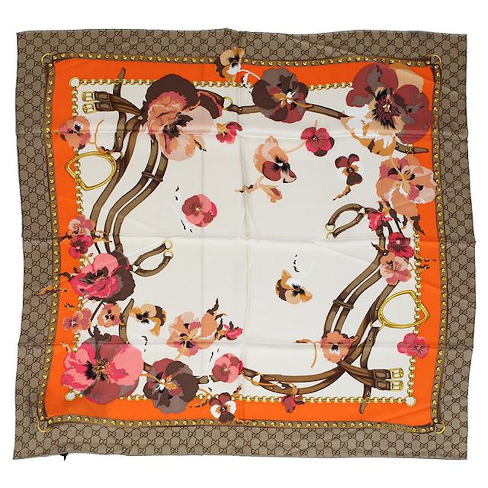 Gucci Scarves Beige Silk ref.647572 - Joli Closet