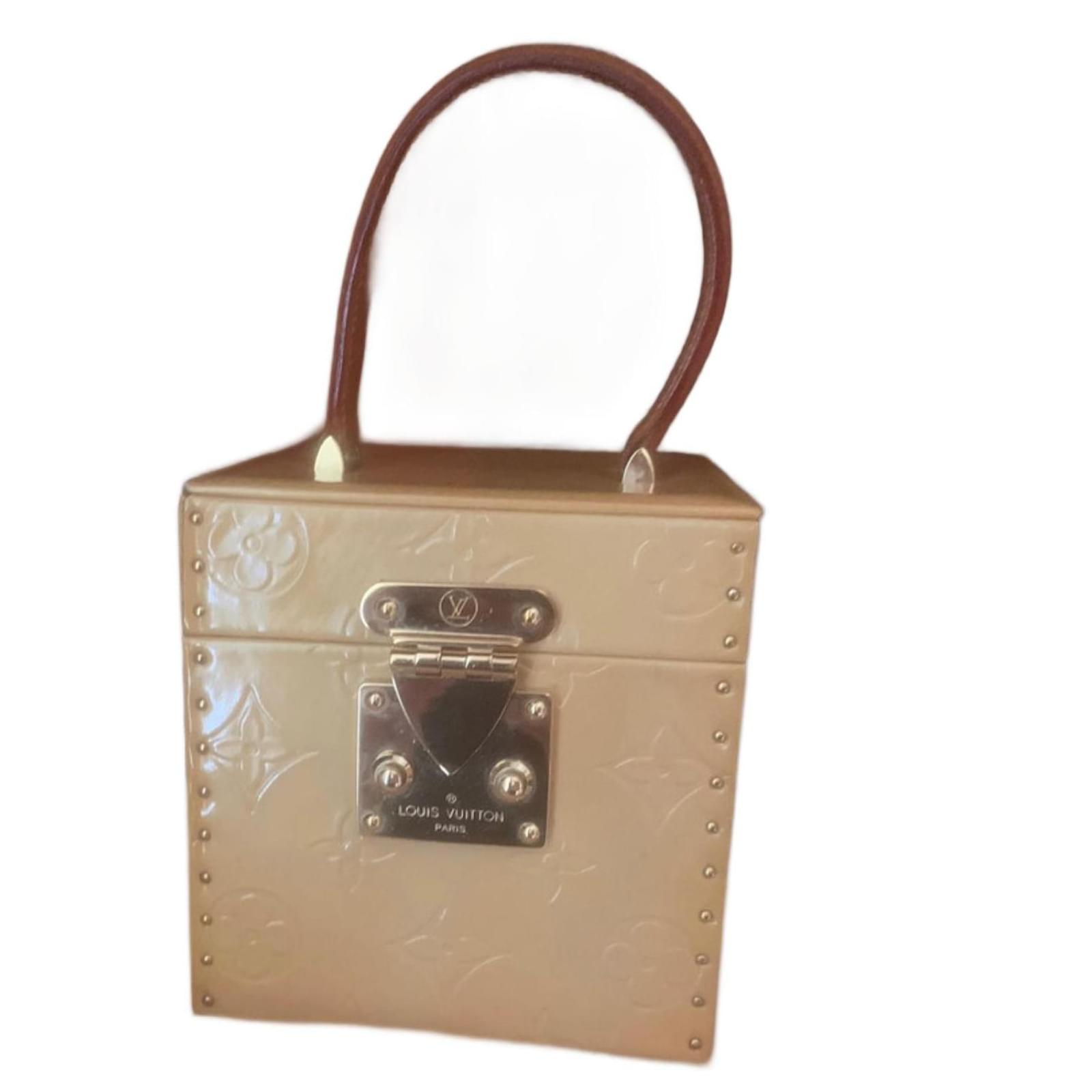 Bleecker patent leather handbag Louis Vuitton Beige in Patent