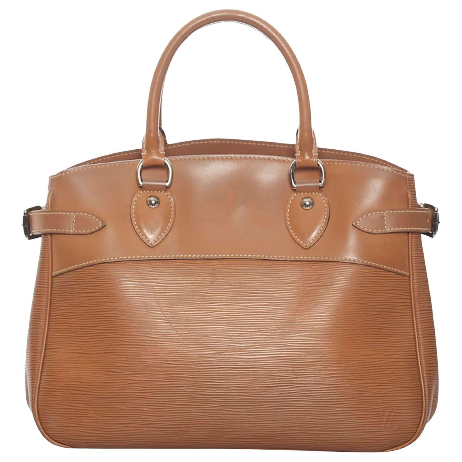 Louis Vuitton Passy Beige Leather ref.564944 - Joli Closet