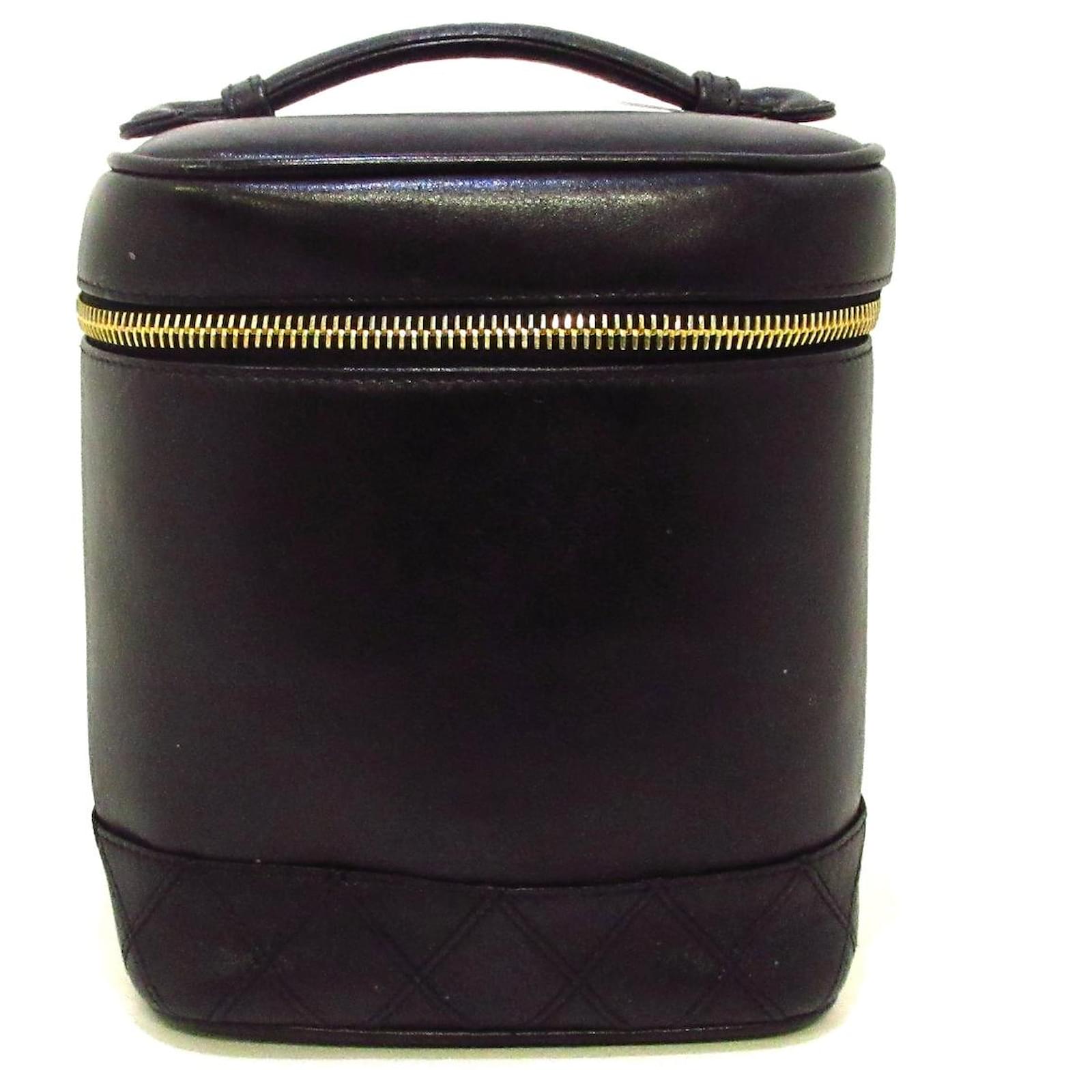 Chanel Vanity Black Leather ref.649779 - Joli Closet