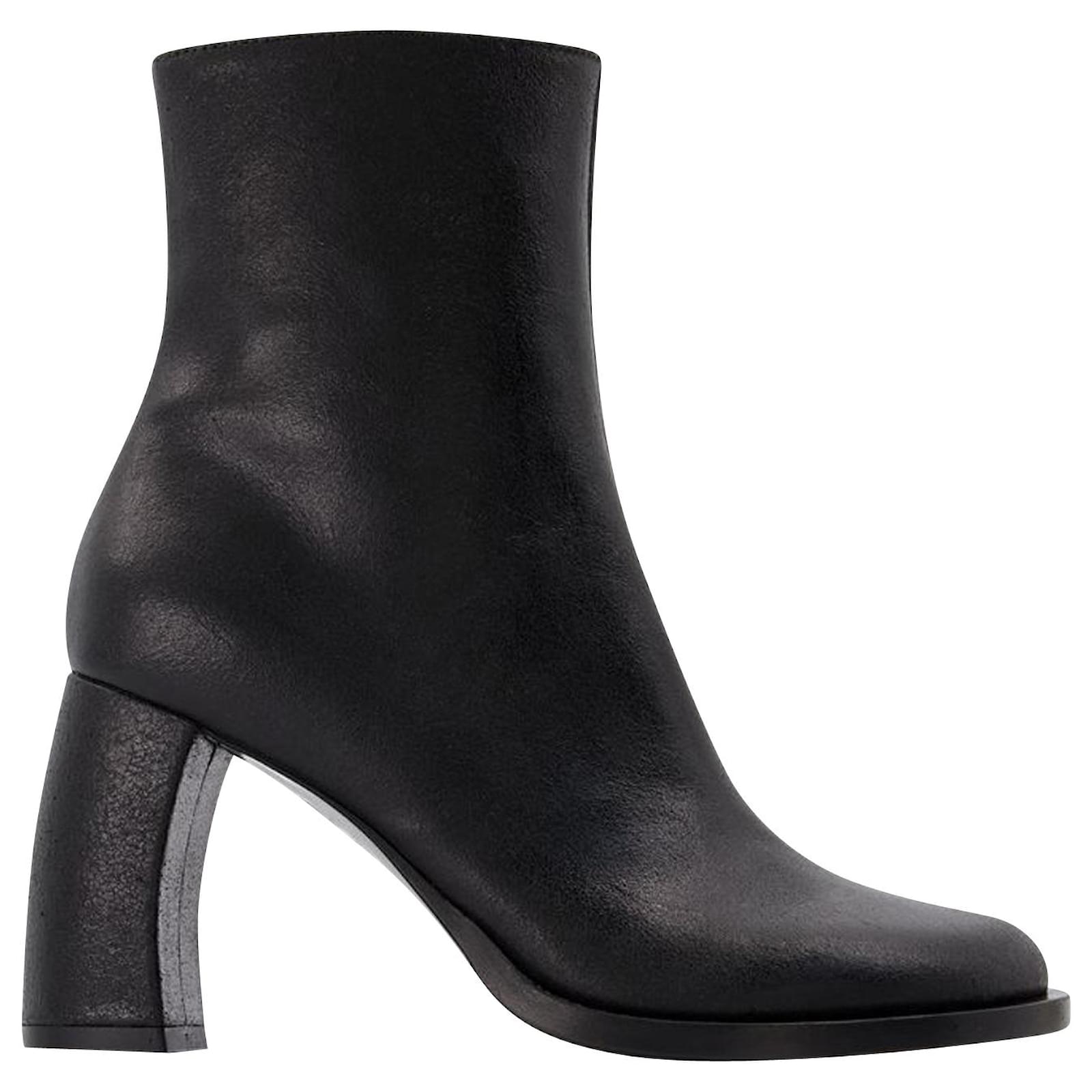 Ann Demeulemeester Lisa Ankle Boots in Black Leather ref.650771 - Joli ...
