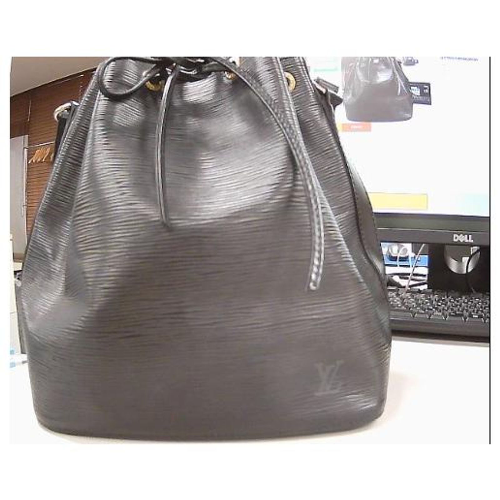 louis-vuitton-black-epi-petit-noe-leather-ref-652183-joli-closet