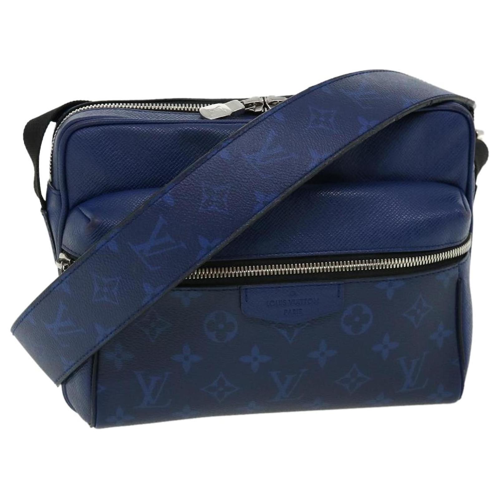 LOUIS VUITTON Taigalama Outdoor messengerPM Shoulder Bag Blue M30242 auth  31392a Leather ref.656641 - Joli Closet
