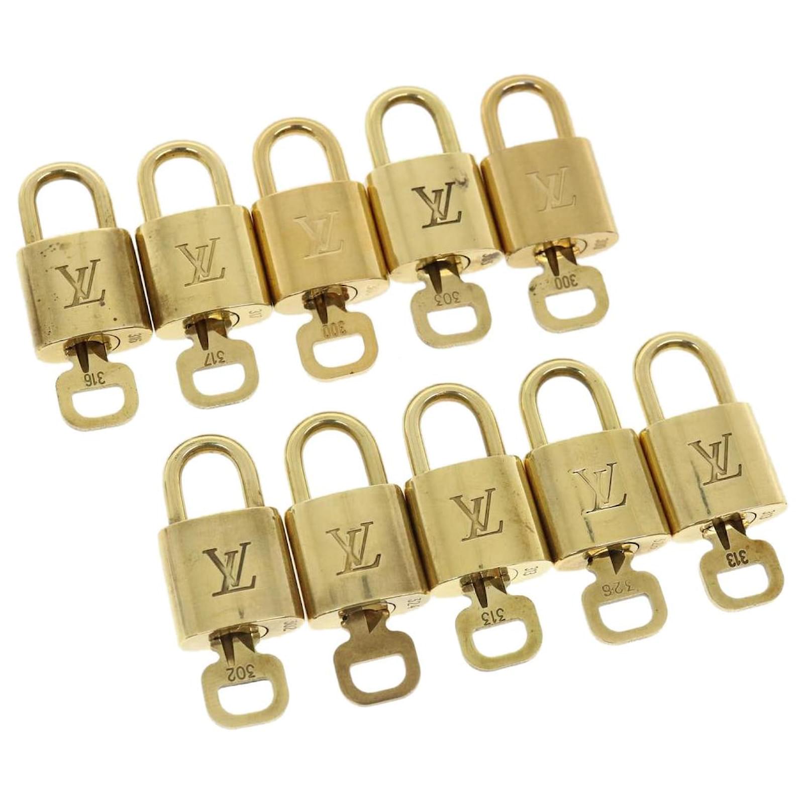 Louis Vuitton padlock 10set Padlock Gold Tone LV Auth 31375 Metal