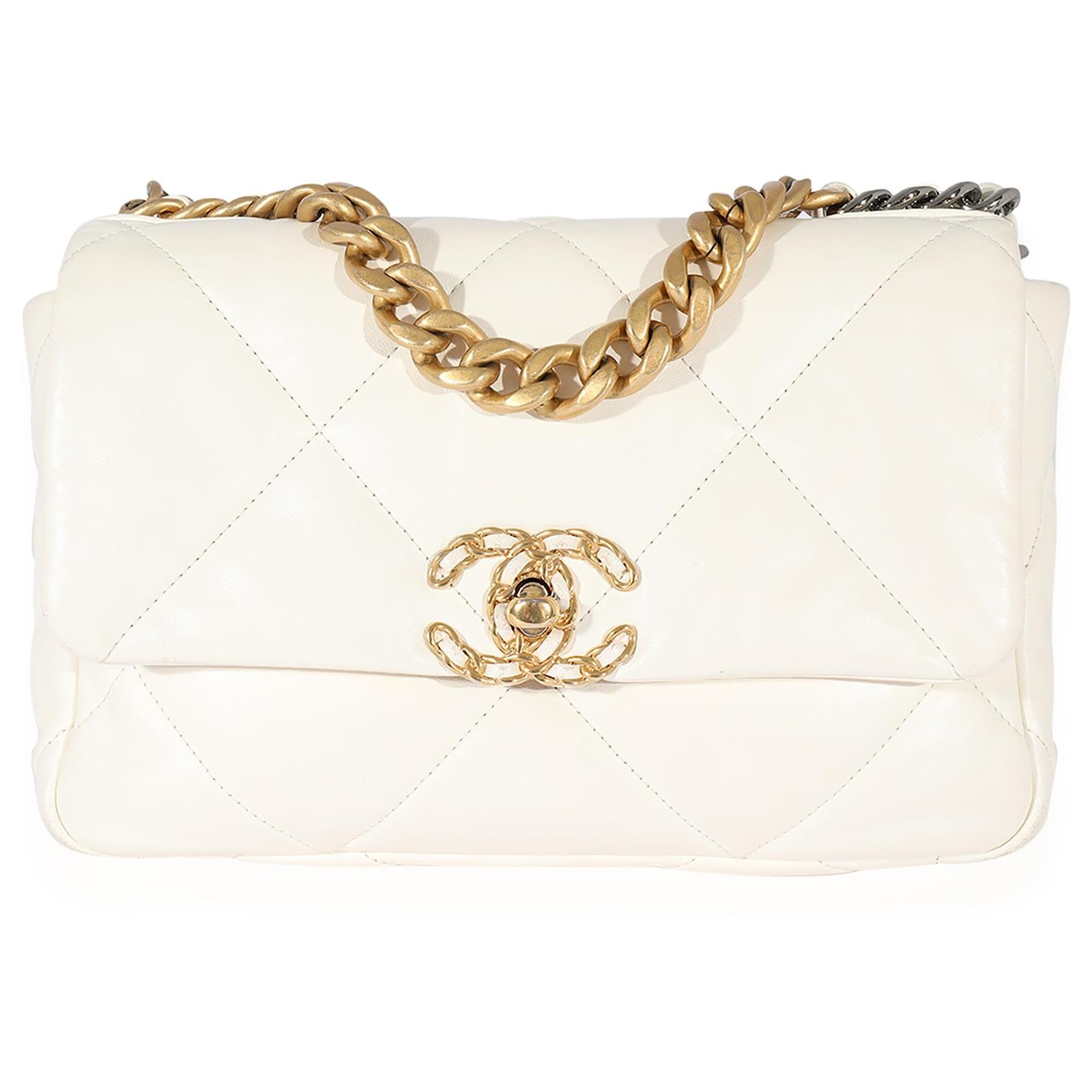 Timeless Chanel White Quilted Lambskin Medium 19 Flap Bag Leather  ref.659311 - Joli Closet
