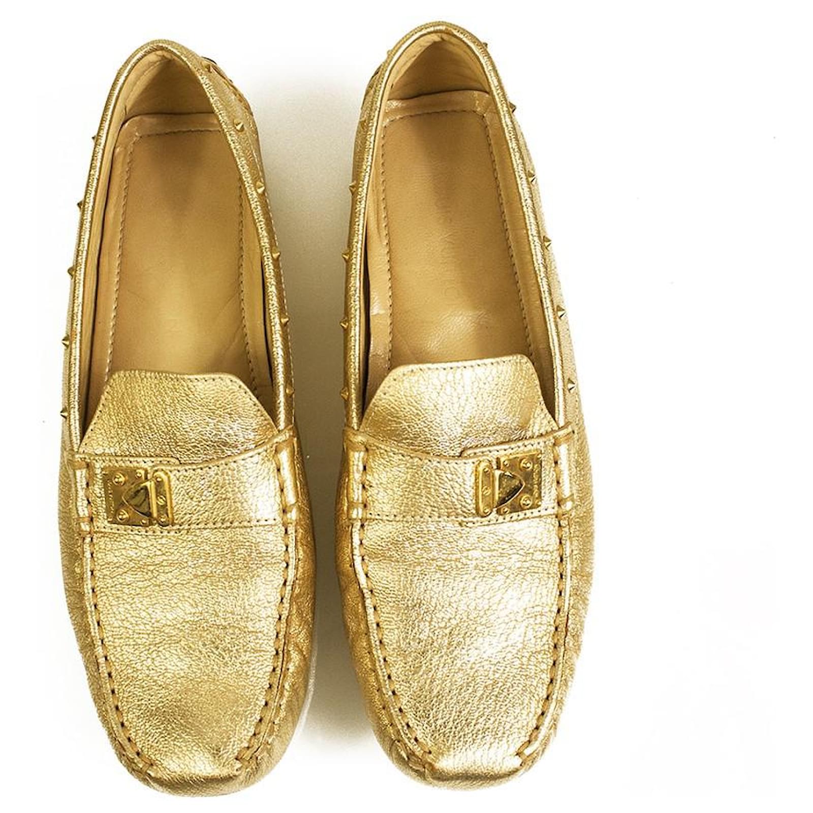 Louis Vuitton Gold Leather Suhali Lombok Driving Loafers with golden studs  sz 41 ref.661692 - Joli Closet