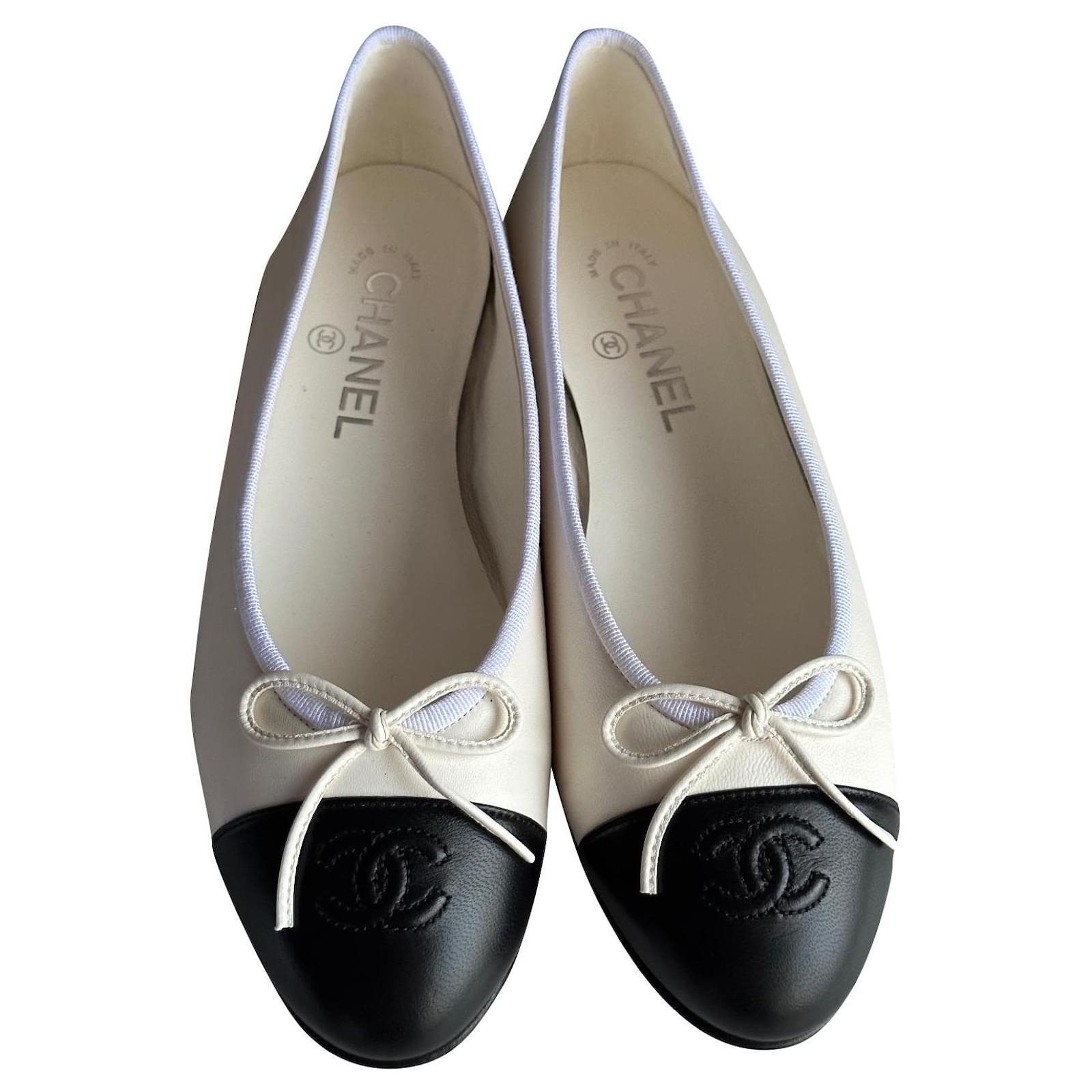 Chanel Ballerina Flats White Leather ref.662335 - Joli Closet