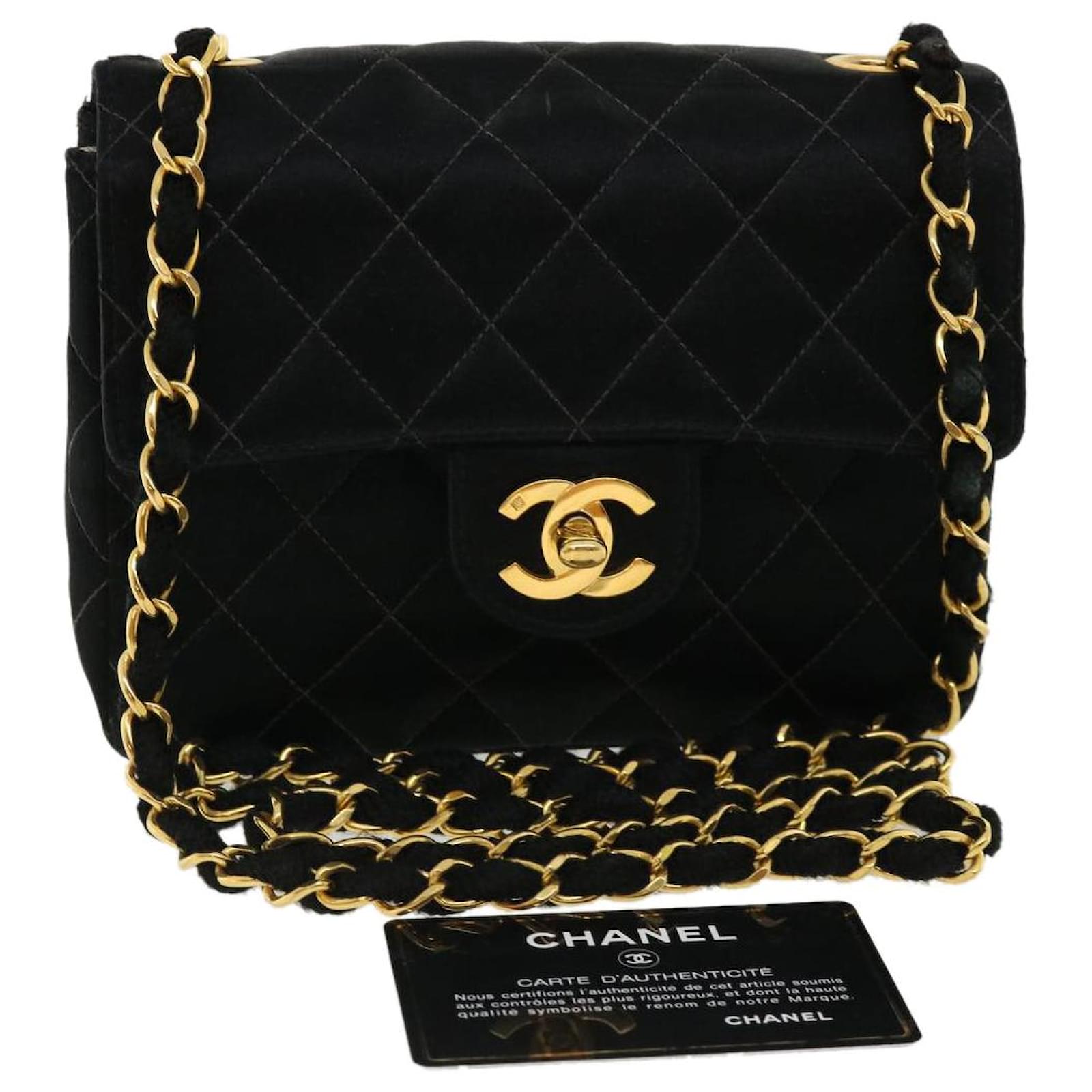 CHANEL Mini Matelasse Turn Lock Sac à bandoulière Satin Black CC Auth
