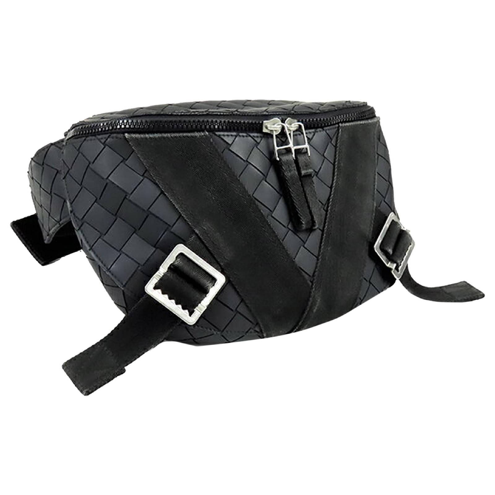 https://cdn1.jolicloset.com/imgr/full/2022/10/667424-1/other-bottega-veneta-black-intrecciato-belt-bag.jpg