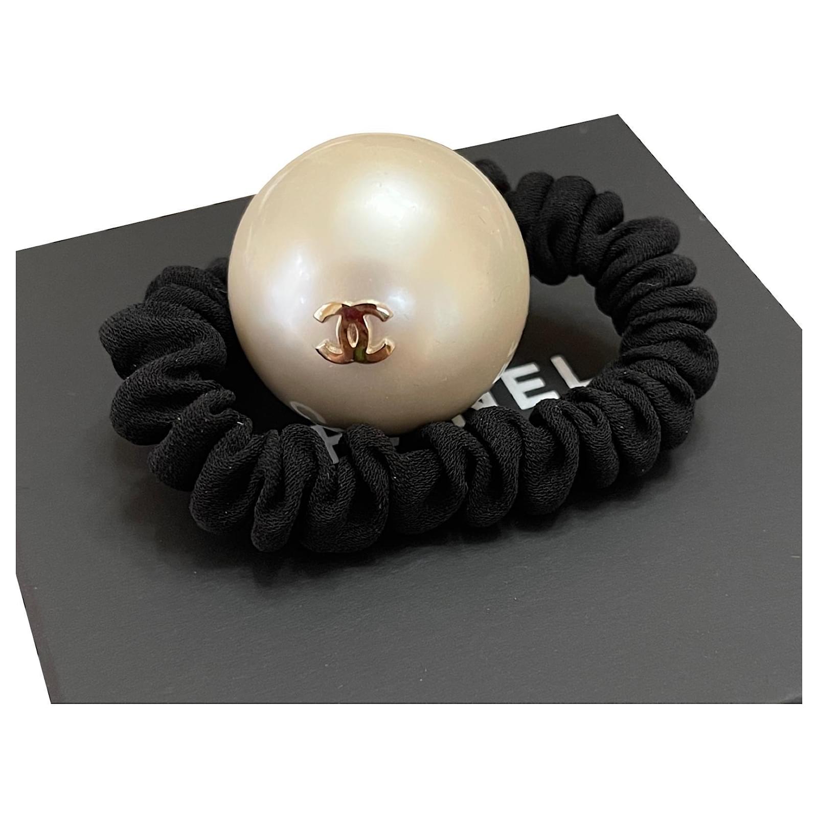 Hair Accessories Chanel Chanel Classic Jumbo Faux Pearl Hair Tie