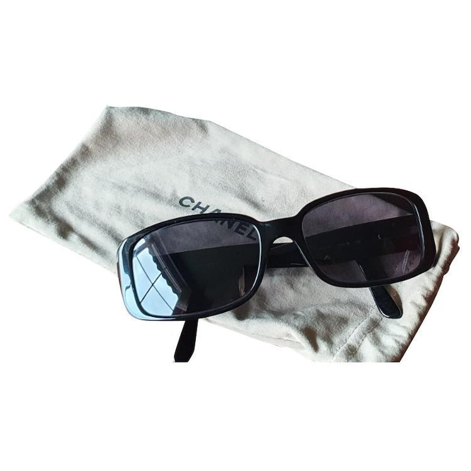 Chanel Sunglasses Black Plastic ref.670849 - Joli Closet