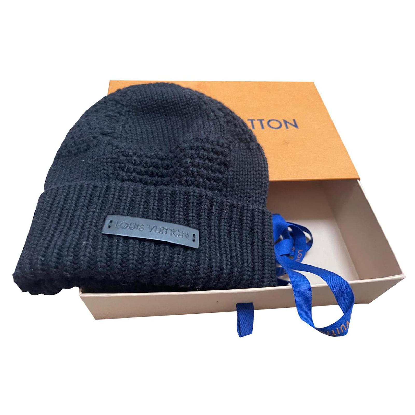 Louis Vuitton Hats Navy blue Wool ref.671864 - Joli Closet