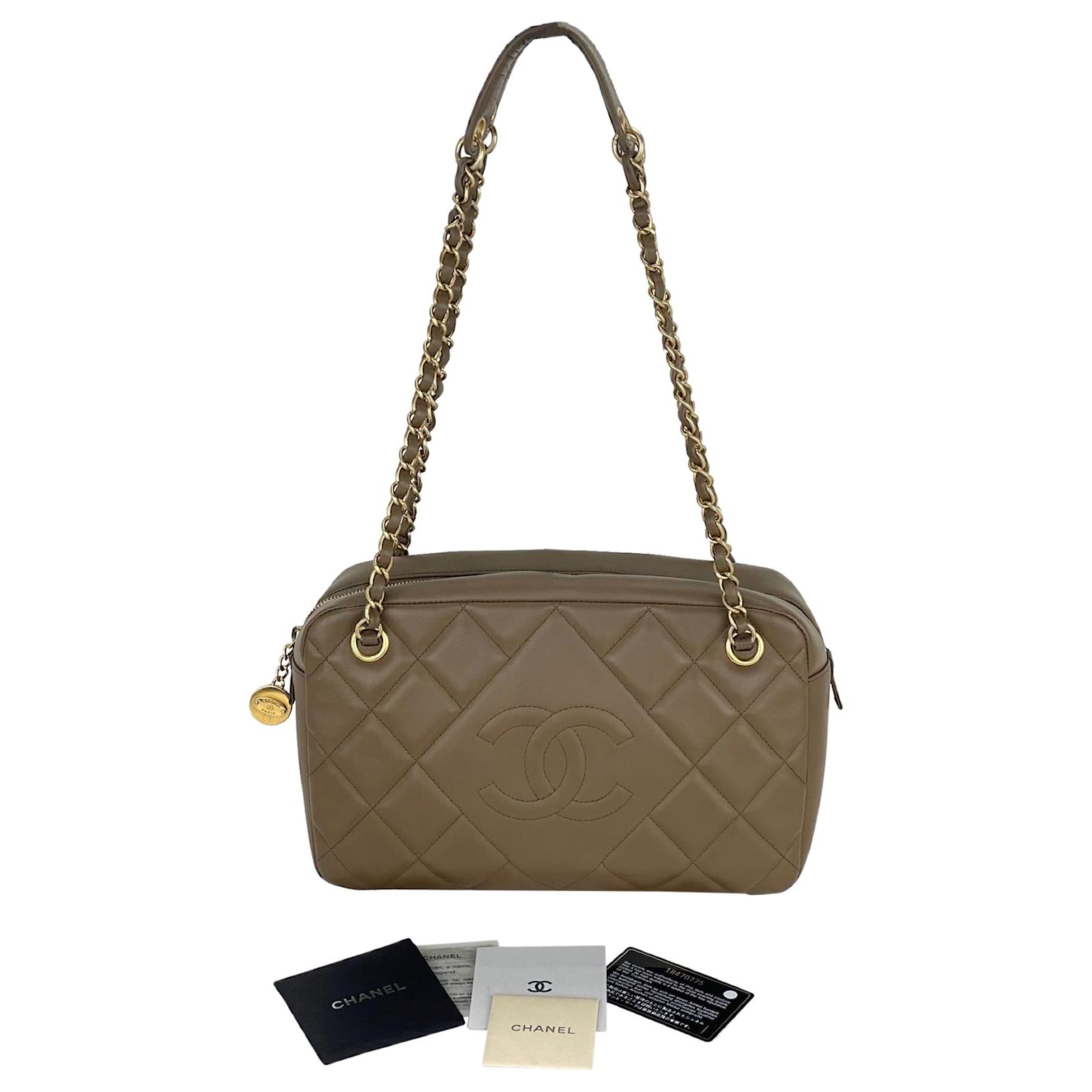 CHANEL CC Camera Case Taupe Medium Quilted Lambskin Crossbody Shoulder Bag  Preowned Brown Beige Leather ref.674059 - Joli Closet