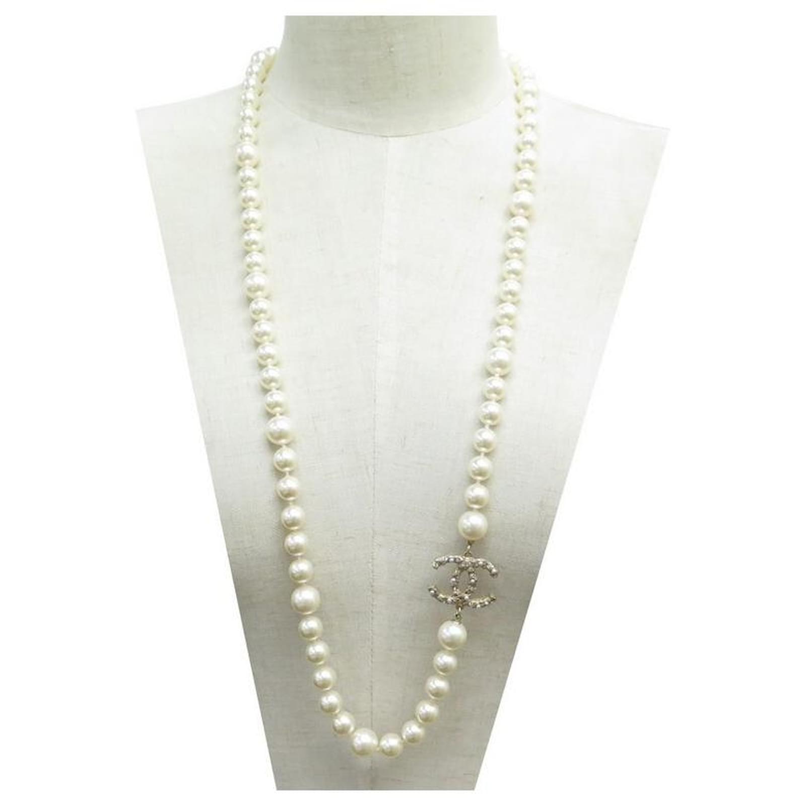 NEW CHANEL NECKLACE SAUTOIR WHITE PEARLS LOGO CC 102CM PEARLS