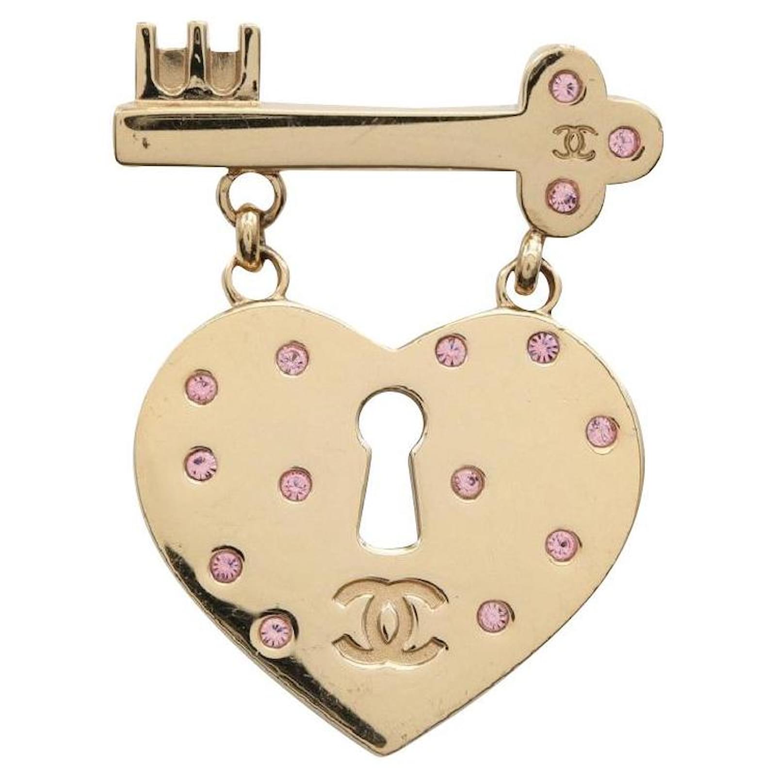 Other jewelry *CHANEL Coco Mark Brooch GP Rhinestone Gold Pink Heart Key  02P Golden Pink gold ref.679736 - Joli Closet