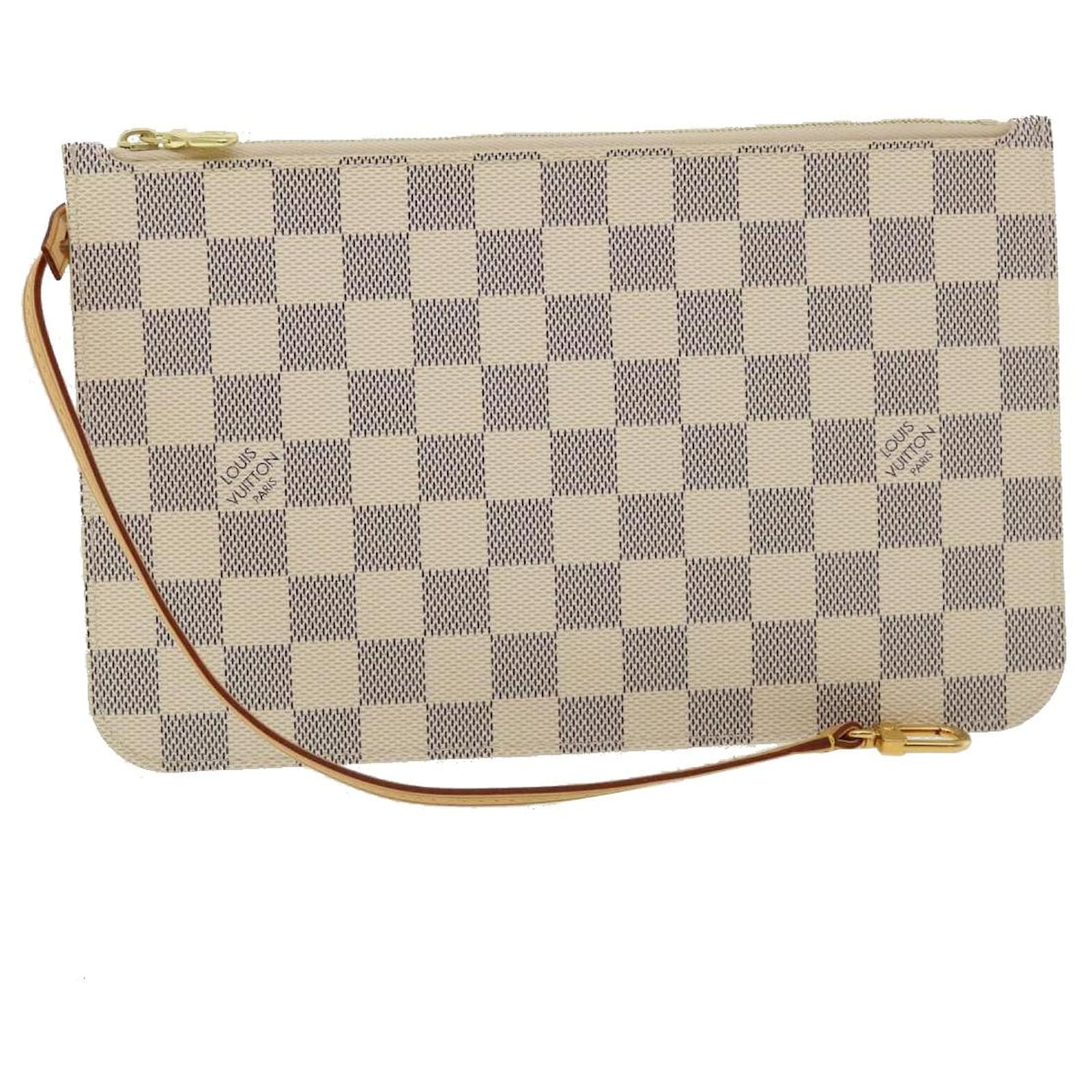 neverfull pouch size