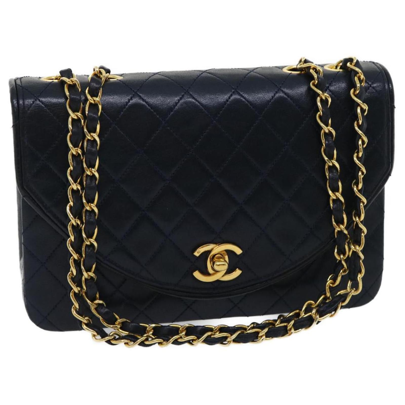 Handbags Chanel Chanel Matelasse Chain Flap Shoulder Bag Lamb Skin Navy Gold CC Auth am2602ga