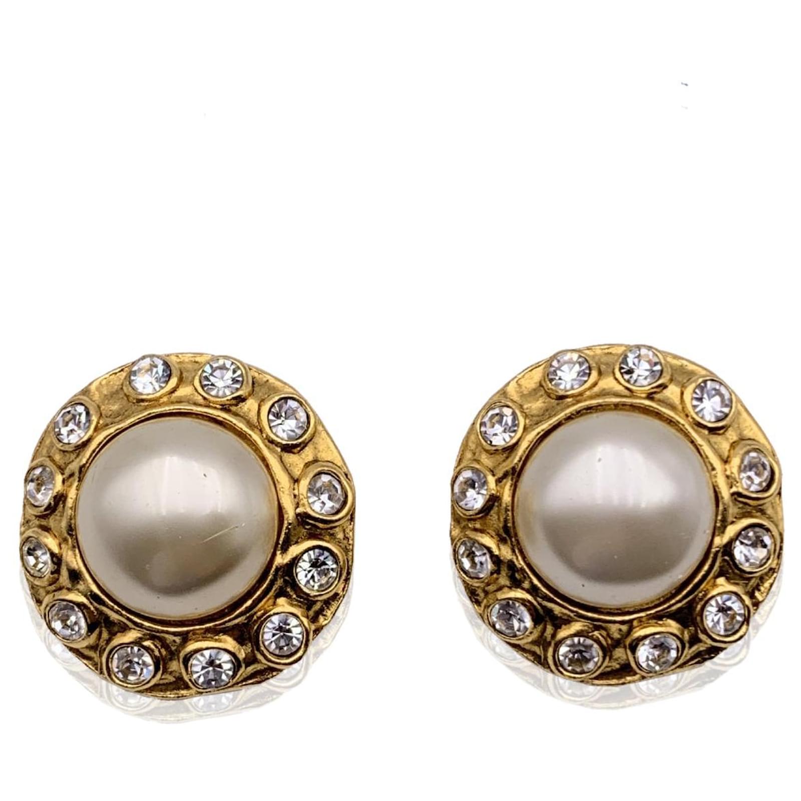 Chanel Vintage Gold Metal Faux Pearls Rhinestones Clip On Earrings Golden  ref.680920 - Joli Closet