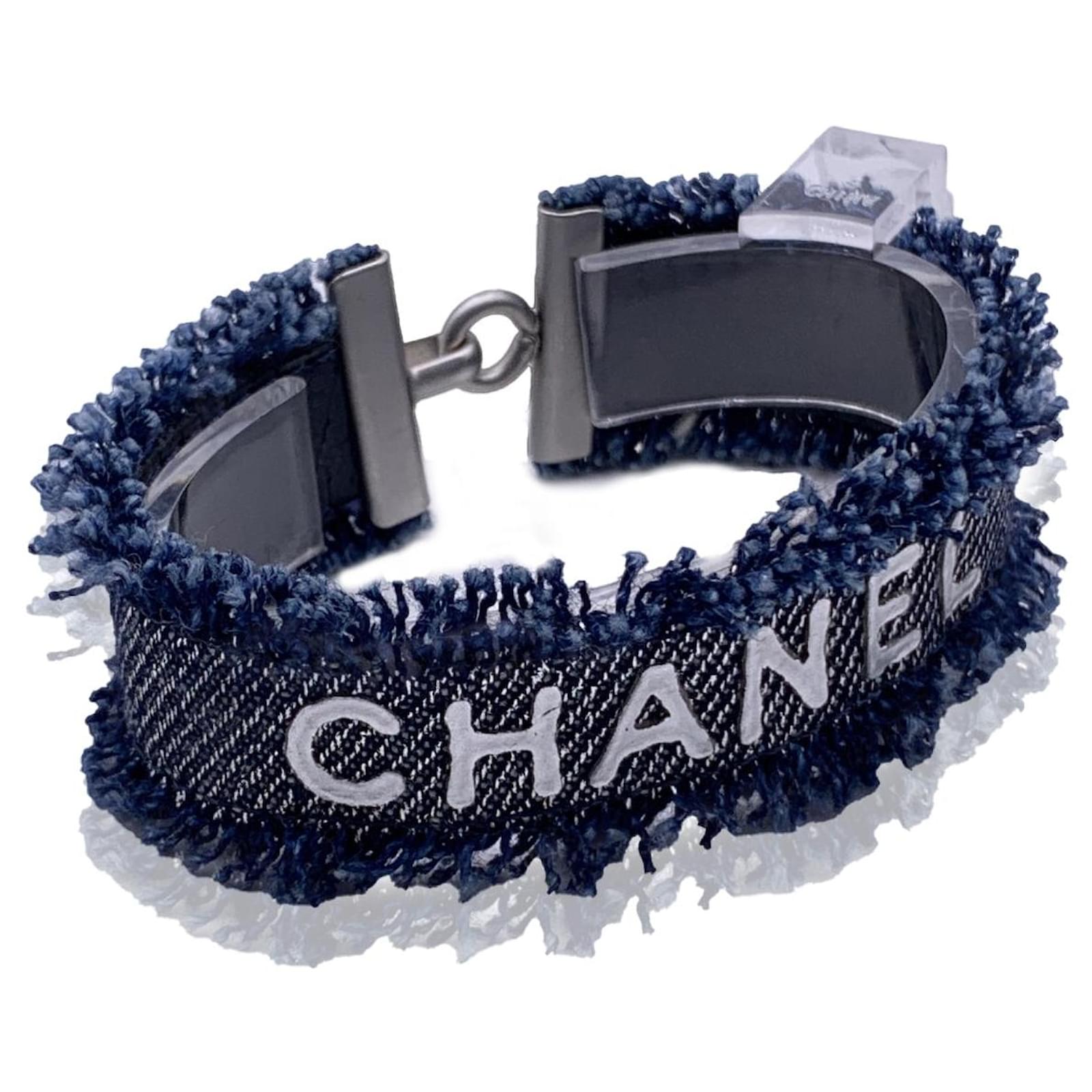 Chanel Vintage Blue Denim Jeans Logo Cuff Bracelet ref.683279 - Joli Closet