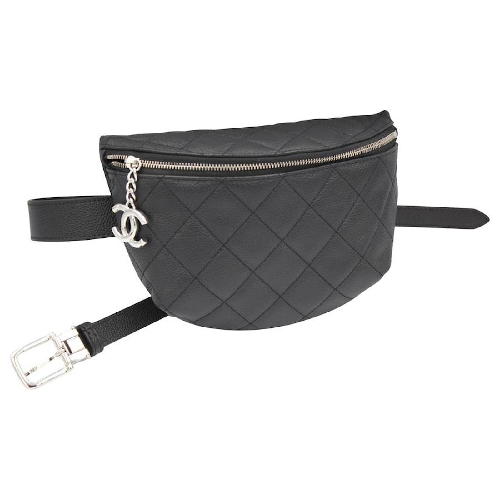 Chanel BLACK BELT BAG , grained leather , In a perfect condition ref.685111  - Joli Closet