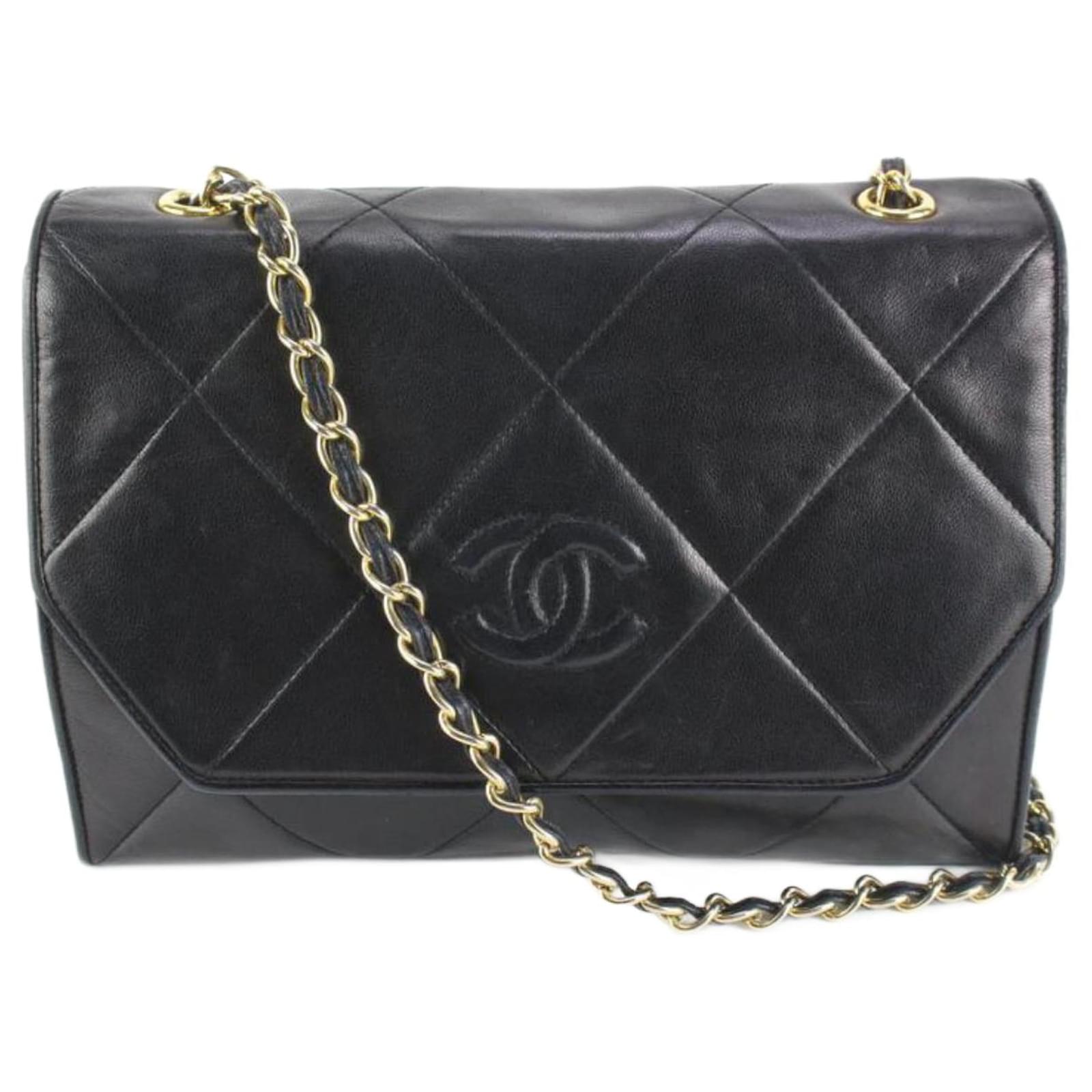 Chanel Rare Vintage Black Quilted Lambskin 19 Flap Crossbody Leather  ref.686378 - Joli Closet