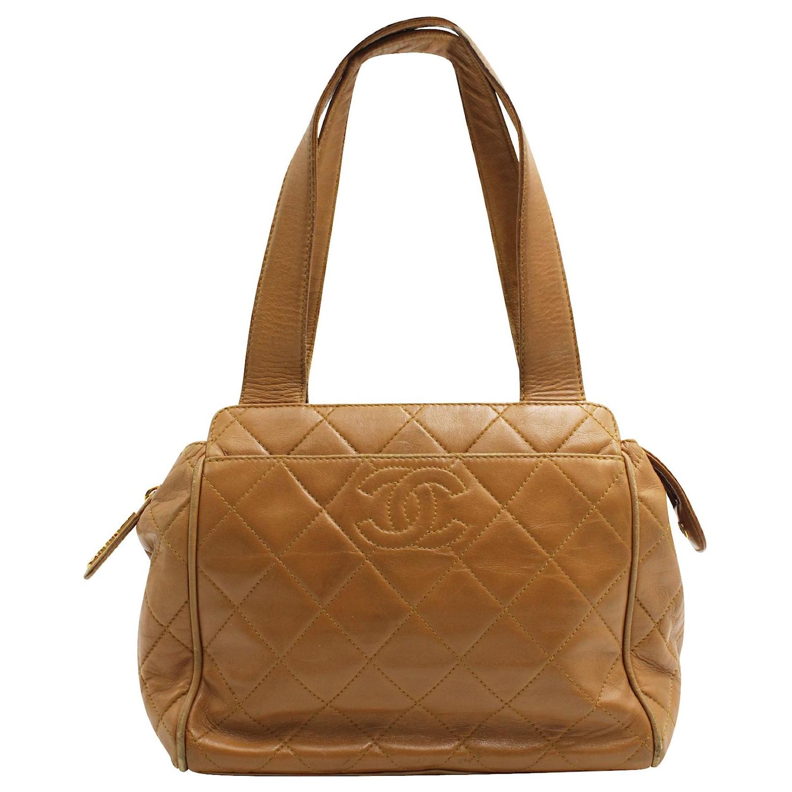 Timeless CHANEL Shoulder bag Vintage model Color Beige New condition! Gold  hardware Leather ref.1006705 - Joli Closet