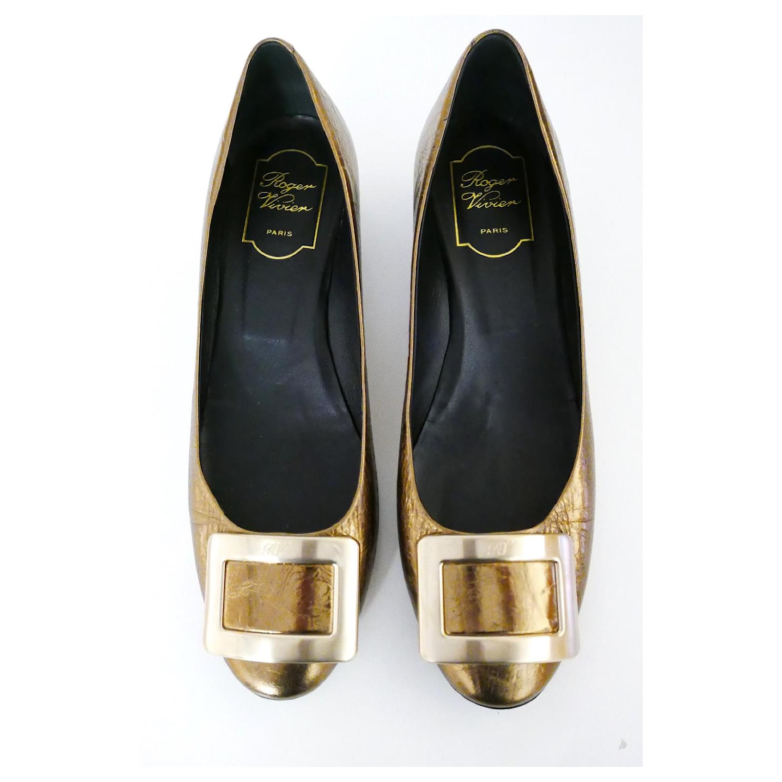 Roger Vivier Gommettine gold pumps Golden Leather ref.691229 - Joli Closet