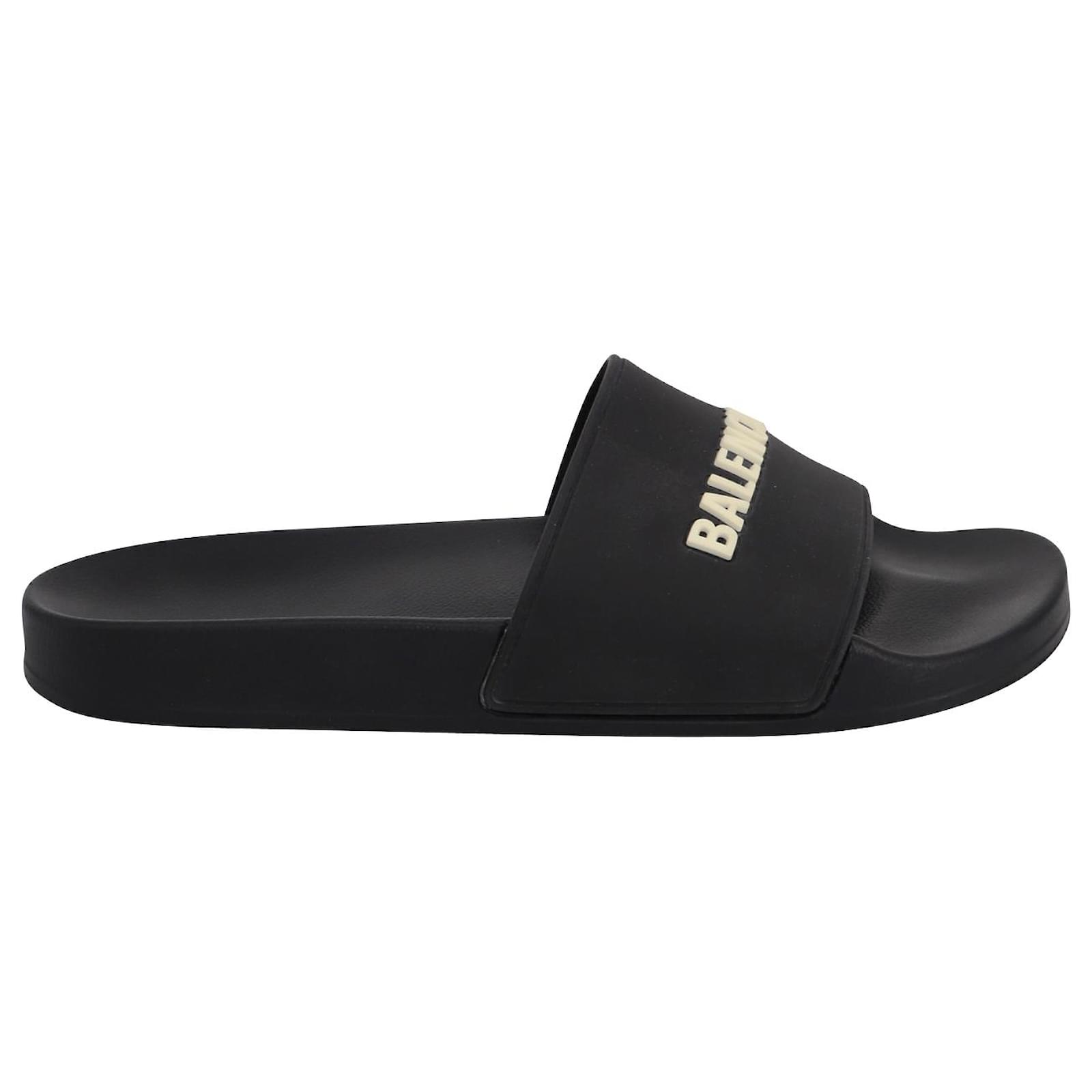 Balenciaga Embossed Logo Pool Slides in Black Rubber ref.691924