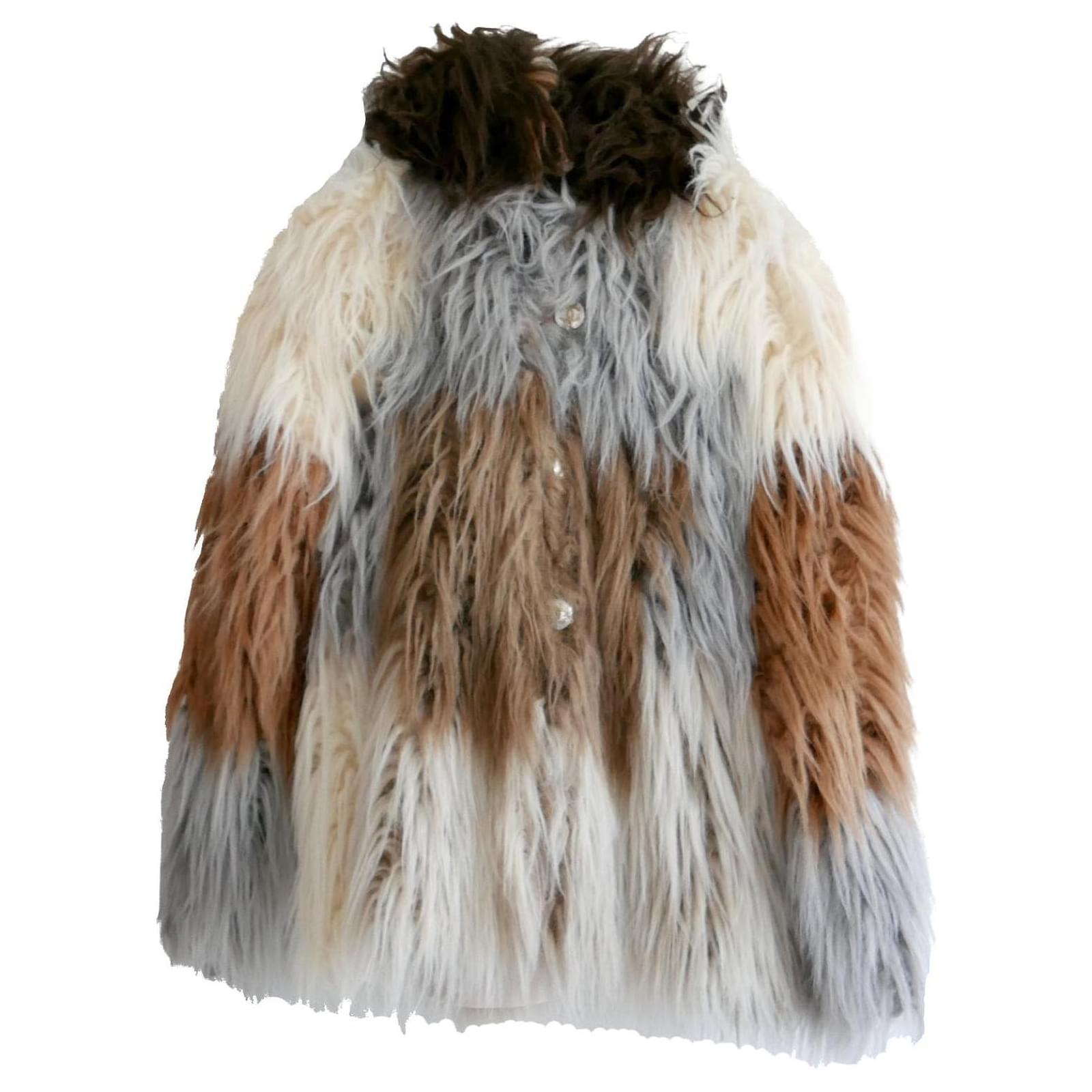 CHANEL Fall 2010 Hooded Yeti Faux Fur Coat Brown ref.705722 - Joli Closet