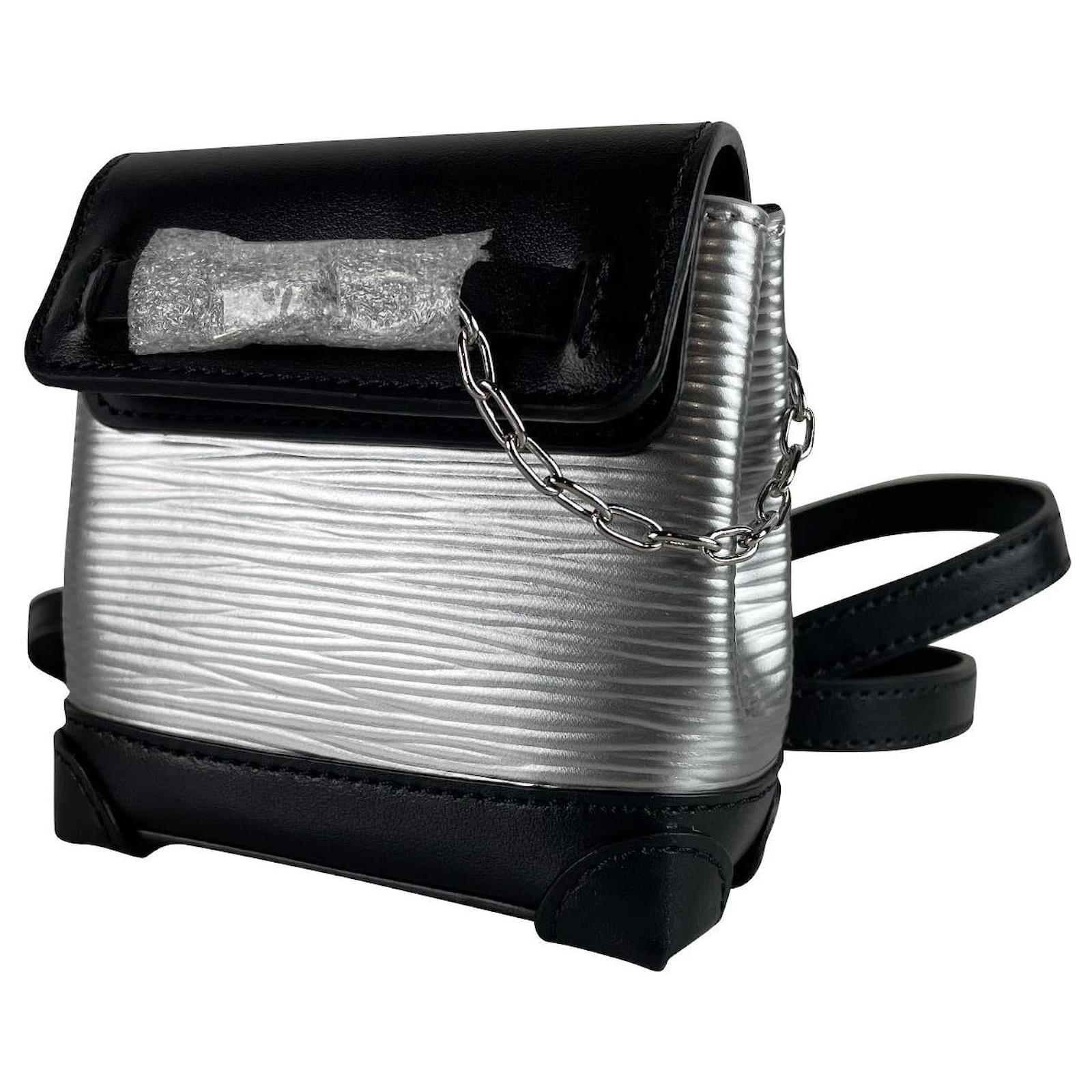 Louis Vuitton Bijou de Sac Steamer Micro Black Silvery Leather ref.705799 -  Joli Closet