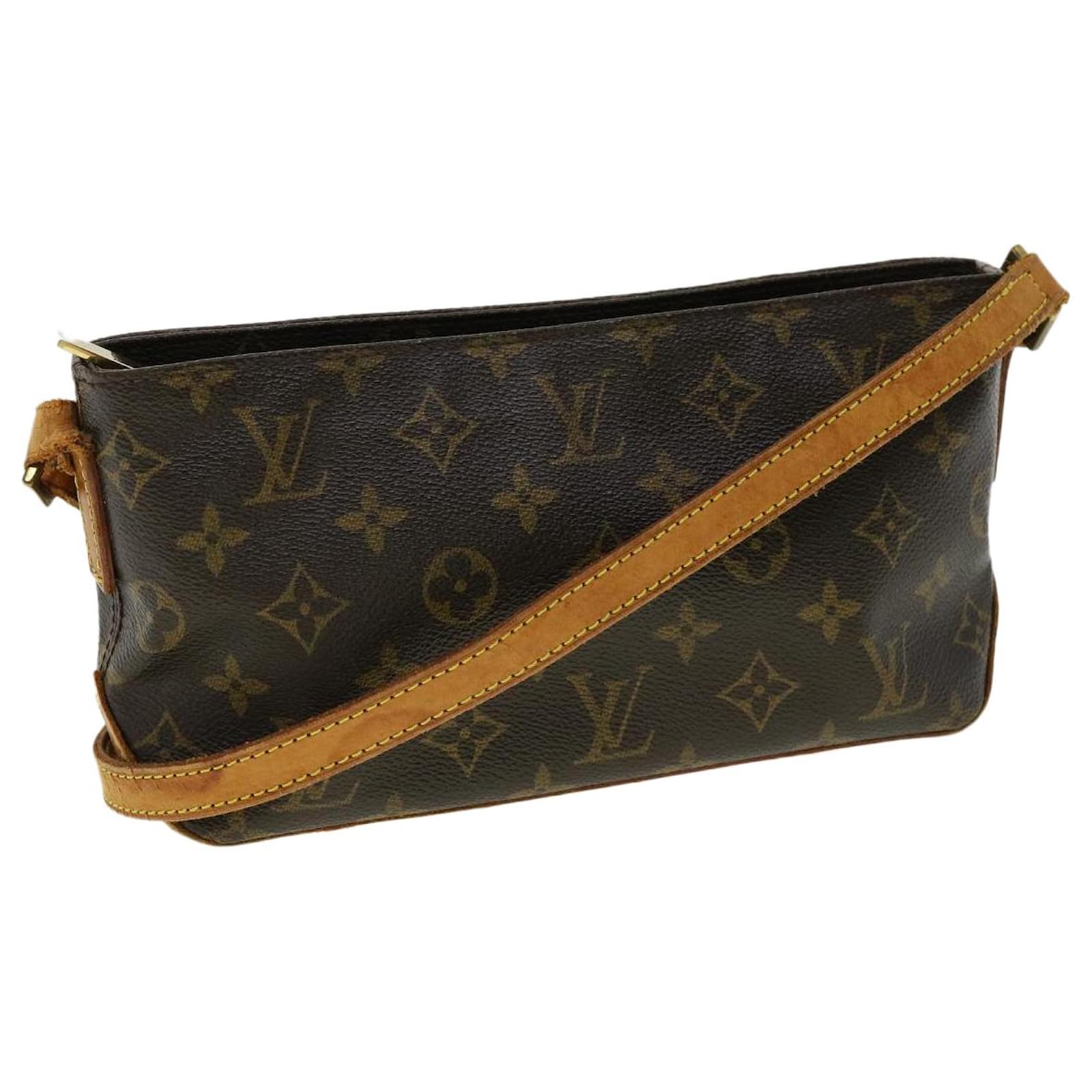 Louis Vuitton Trotteur Shoulder Bag M51240