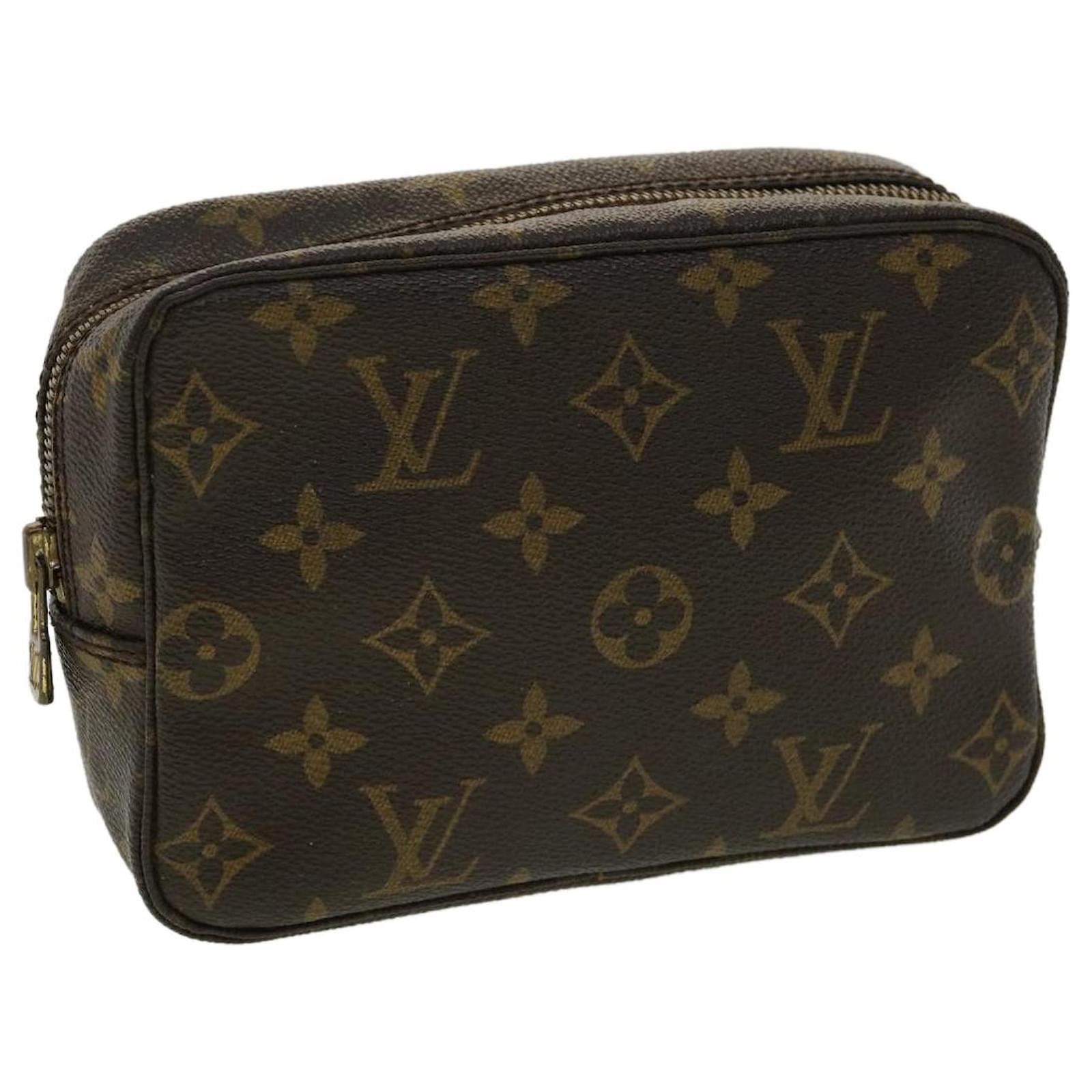 Louis Vuitton Trousse de Toilette 18