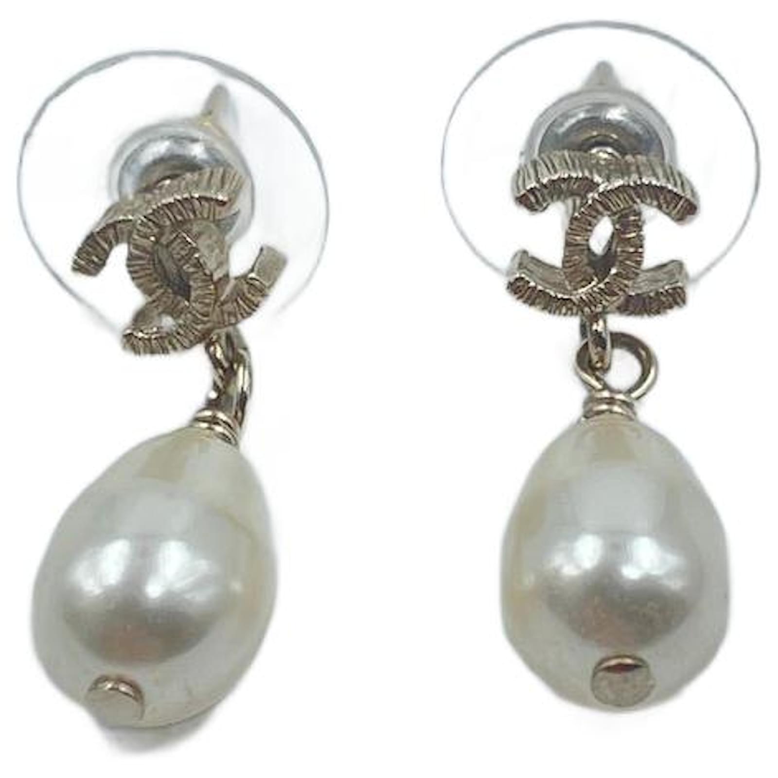 Gold-Toned Chanel Dangling Pearl CC Earrings Golden Metal ref.710908 - Joli  Closet