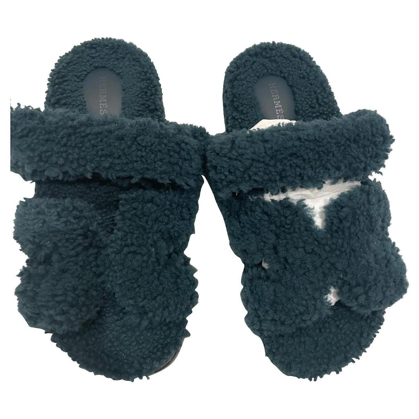 Hermès Sandals Dark green Fur ref.712446 Joli Closet