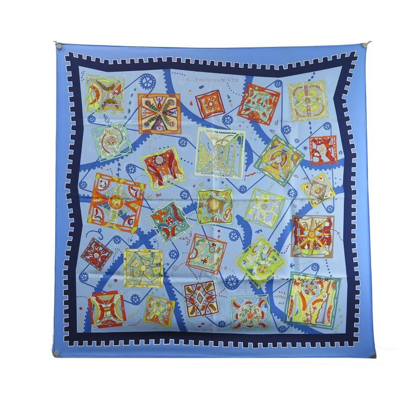 Foulard Carré Hermès 'La Charge' En Soie Bleue - Modèle Vintage, Carré 90