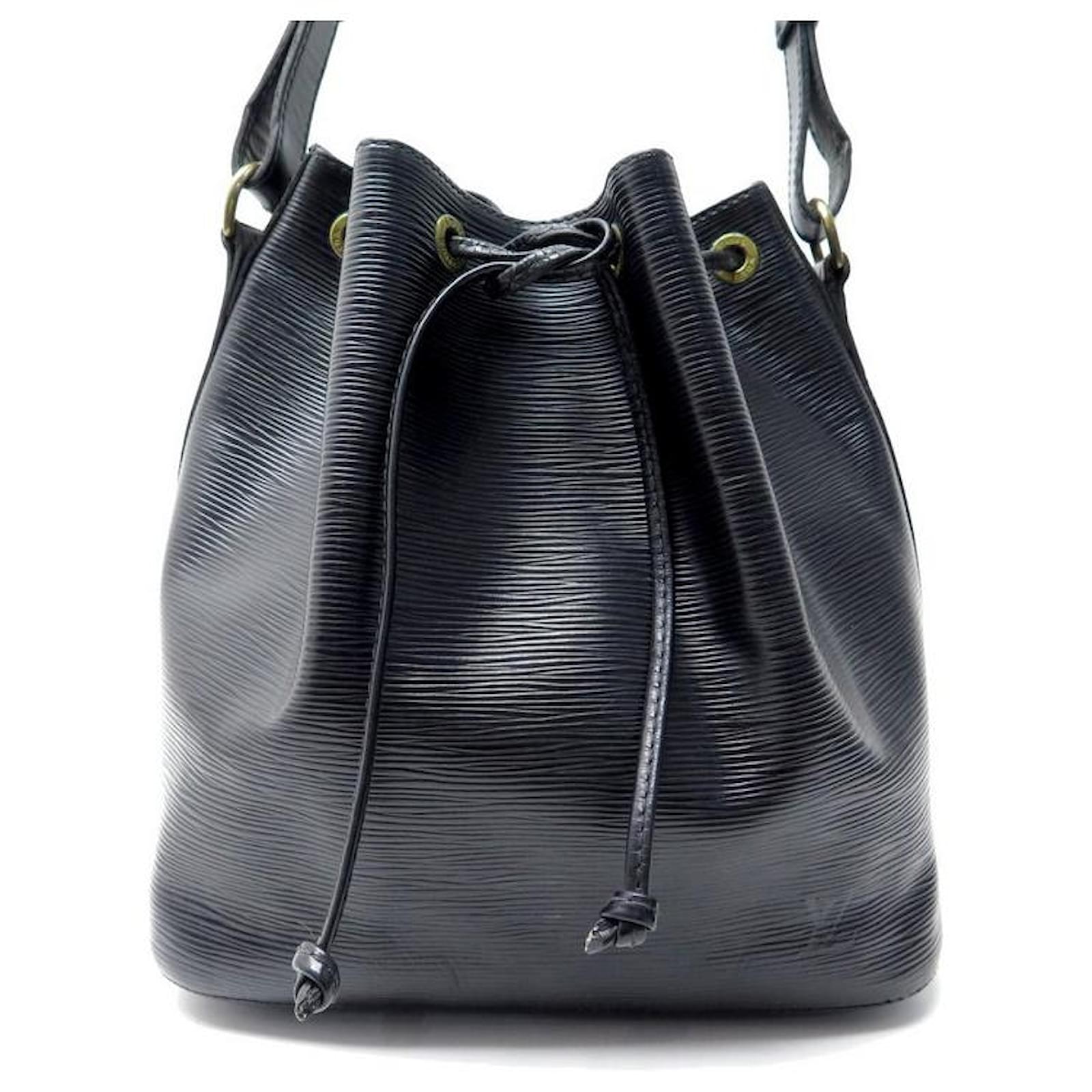 Louis Vuitton EPI LeaTher Bucket Bag Noir